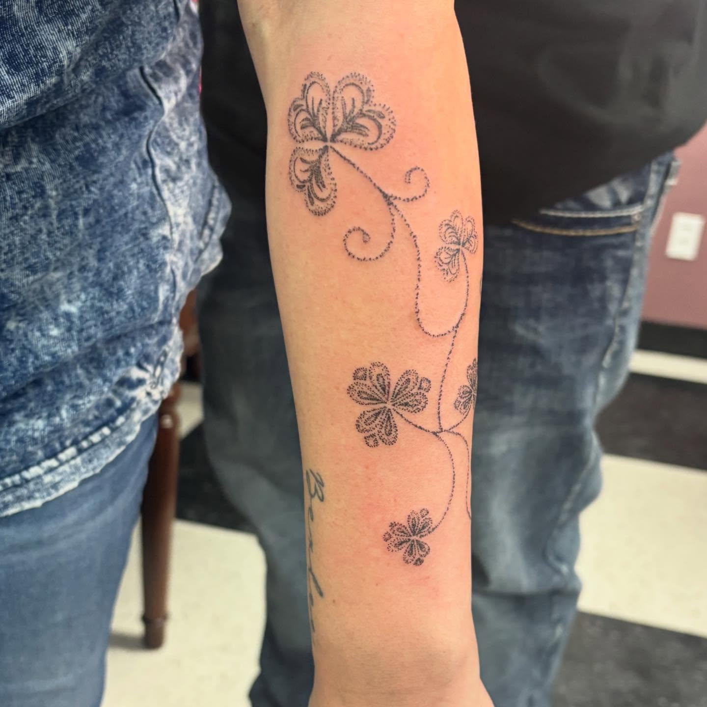 Clover vine dotwork tattoo on the forearm by Joe ⋆₊⋆☢︎⁺₊⚠︎₊⋆
