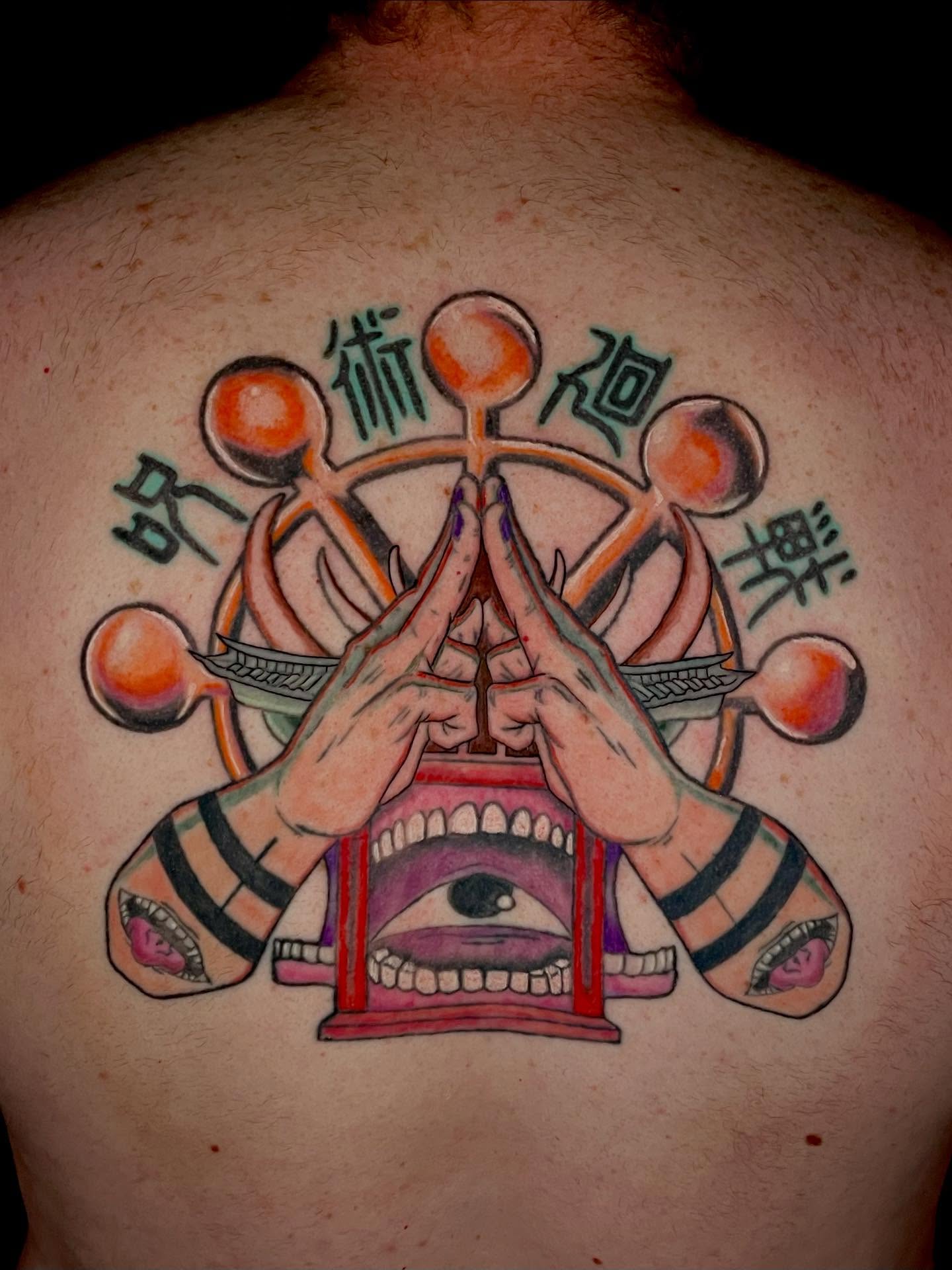 Praying hands with eye American traditional tattoo on the back by ๐ท๐ซKevan๐๐ท