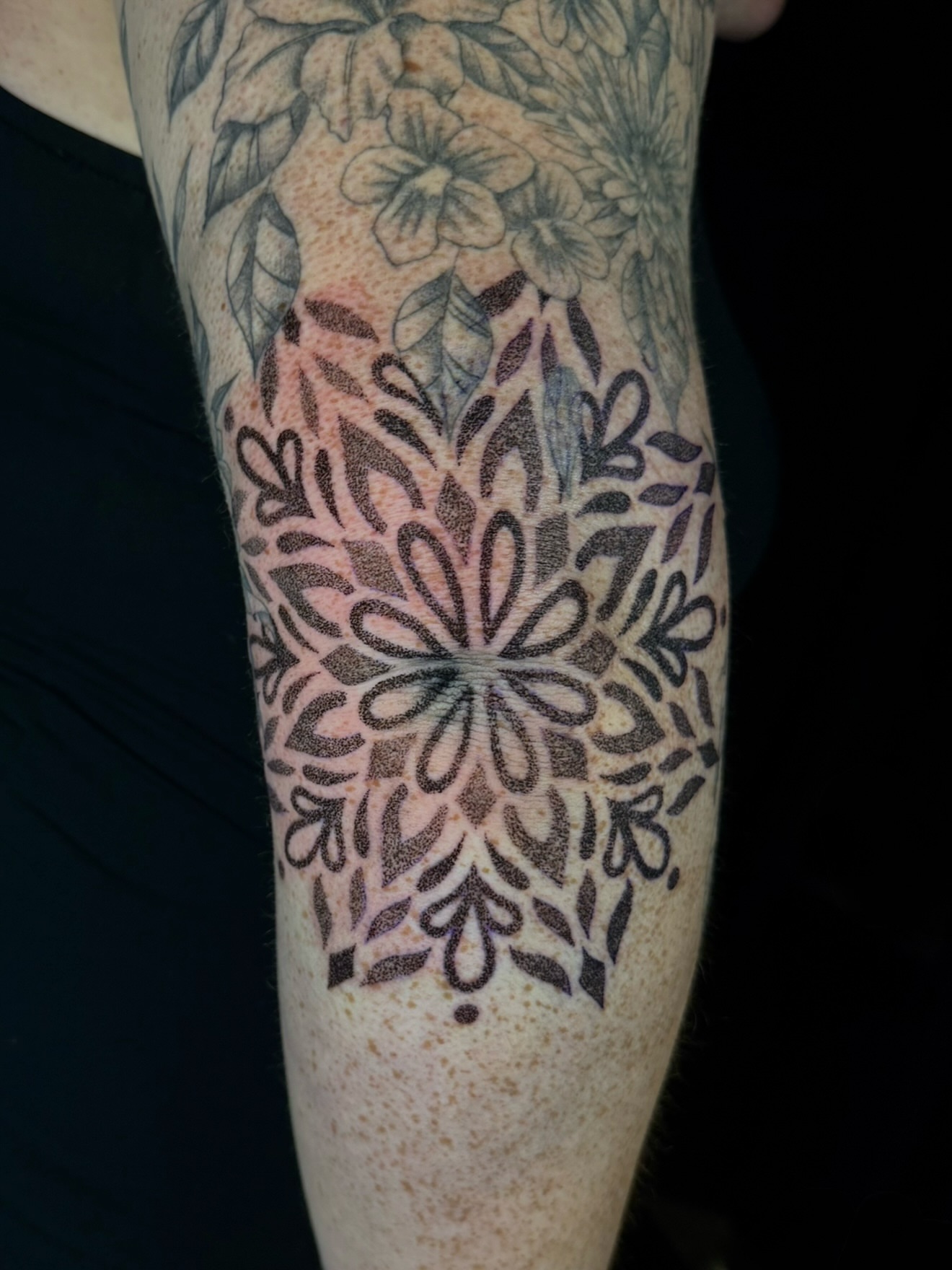 Tattoo by @alyssafazzino — dotwork, geometric