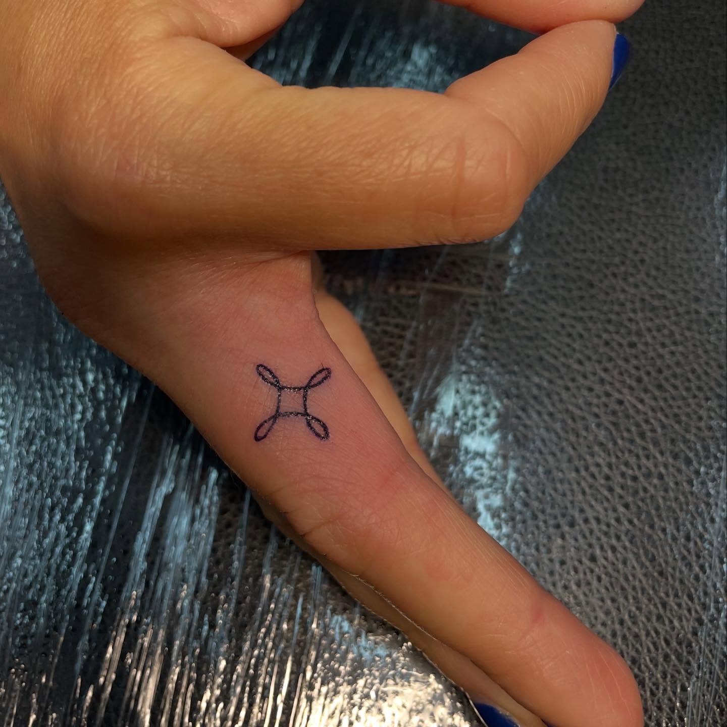 Tattoo by @tatubuny — geometric