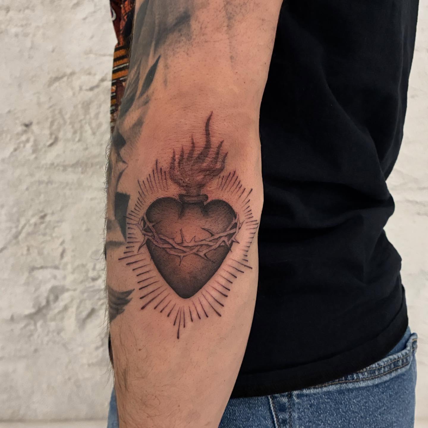 Tattoo by @tatubuny — black_and_grey