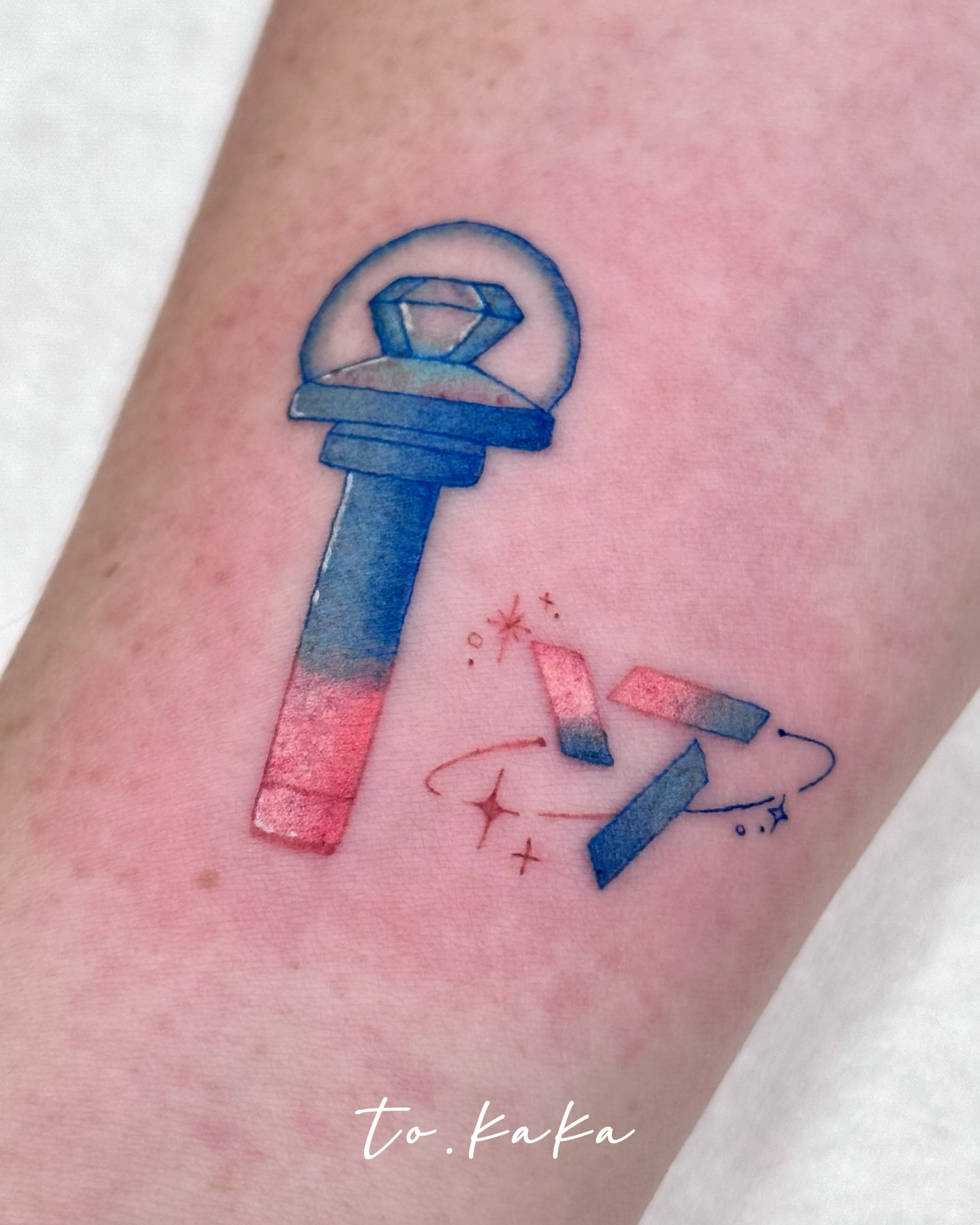 Tattoo by @to.kaka_tattoo — geometric, watercolor
