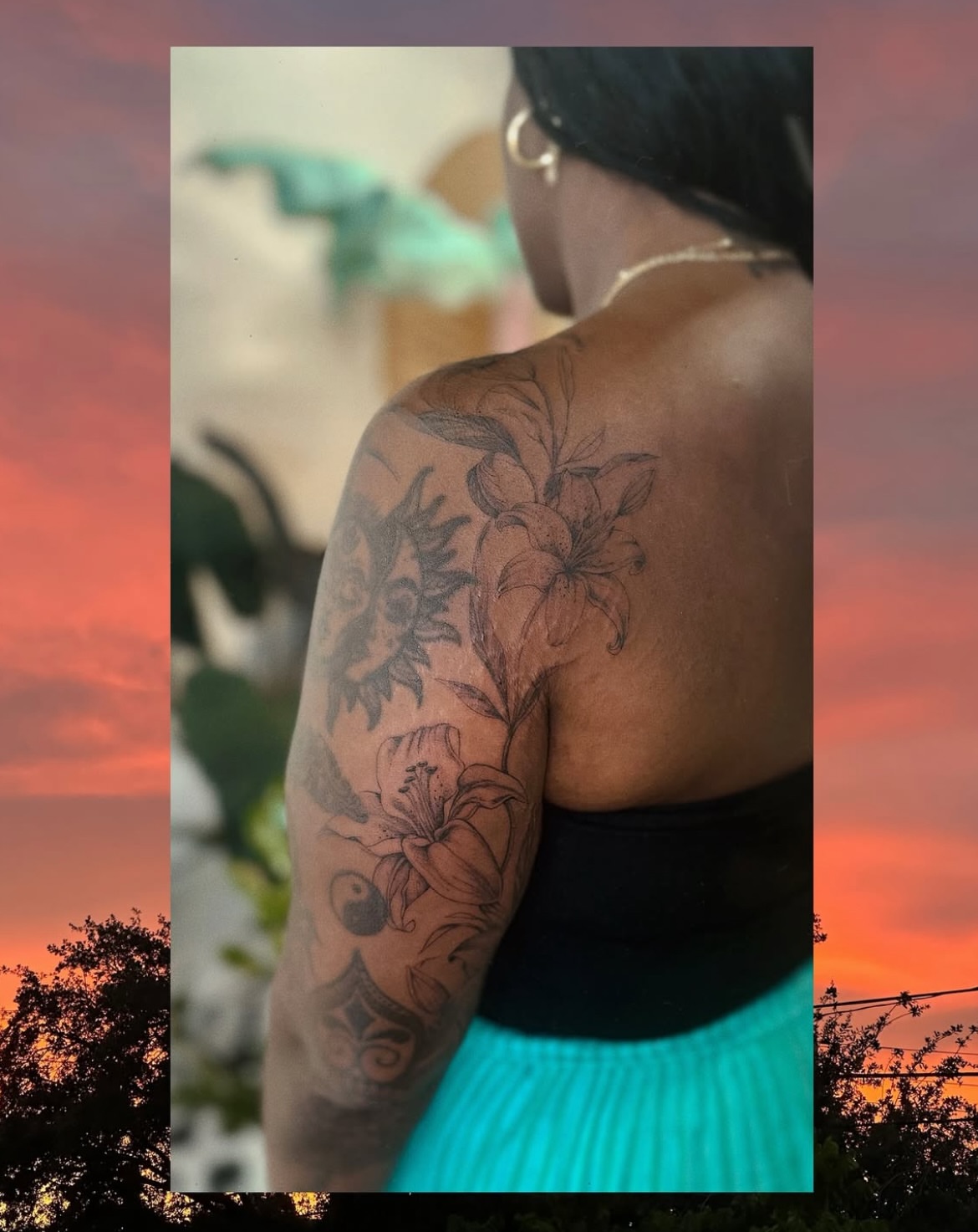 Floral arrangement black and grey tattoo on the shoulder by 𝗠𝗶𝗱𝗻𝗶𝗴𝗵𝘁 〰️ 𝕄𝕠𝕠𝕟𝕝𝕚𝕘𝕙𝕥