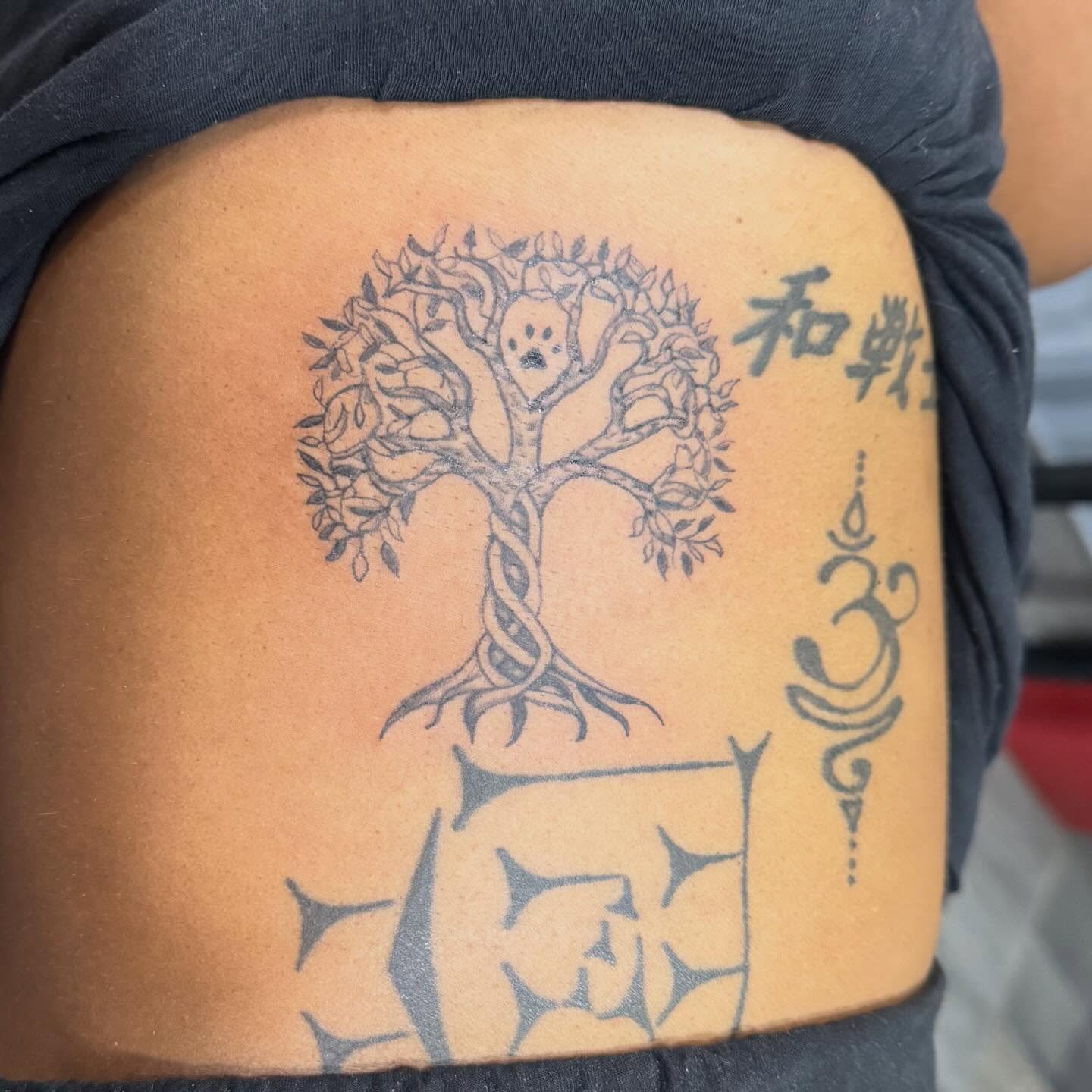 Tattoo by @linda_xochiquetzal — geometric, black_and_grey