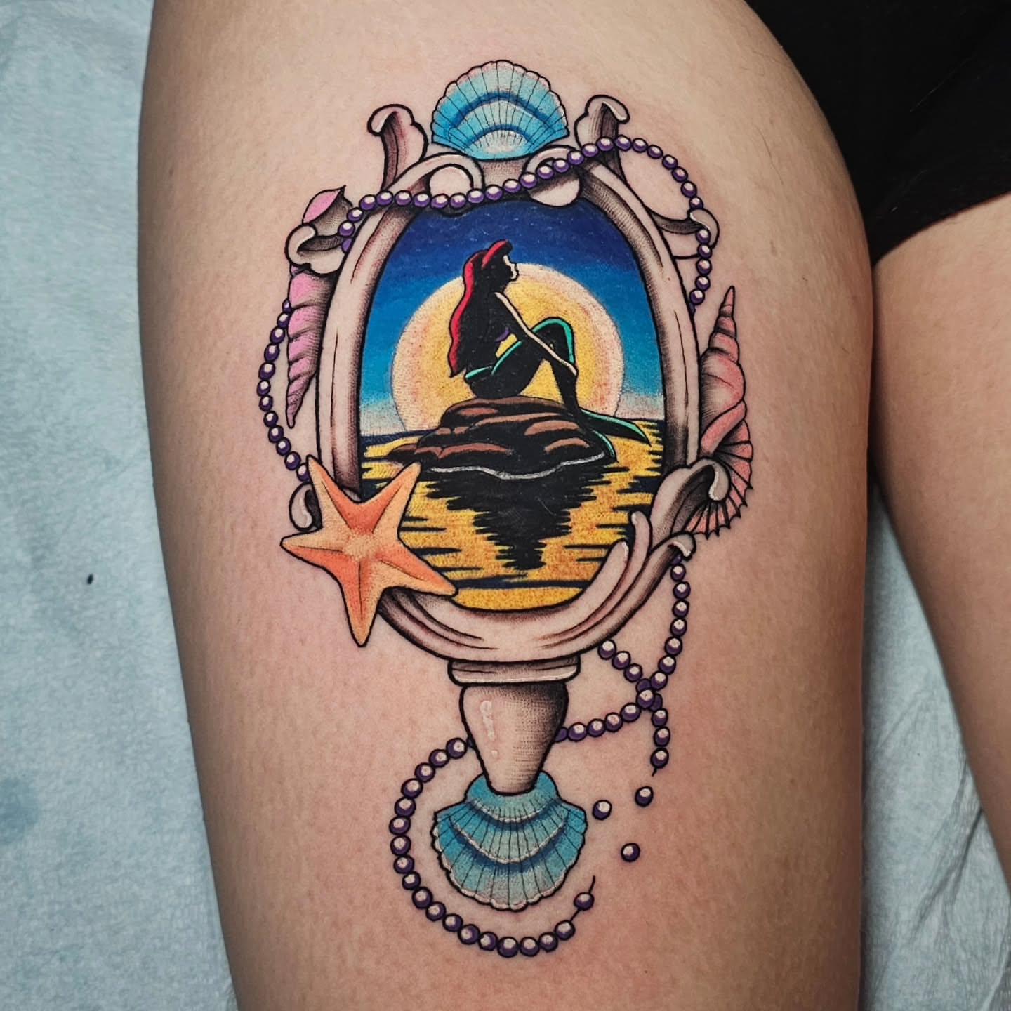 Mermaid American traditional tattoo on the thigh by πππ¦ππ§ππ‘π ππ¨ππππππ’π§π¨'π¬ πππππ¨π¨π¬