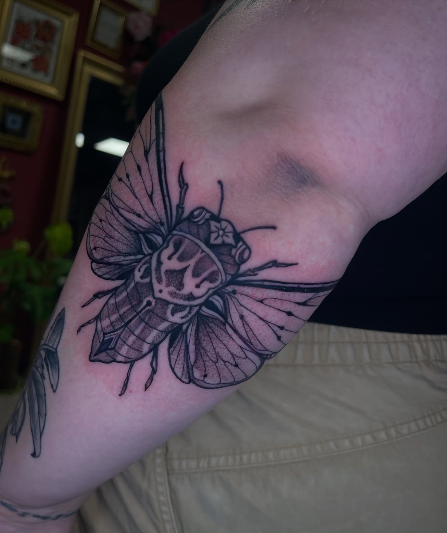 Bee dotwork tattoo on the forearm by carly g โ๏ธ ๐๐๐ค ๐ฝ๐๐๐ ๐๐ฆ