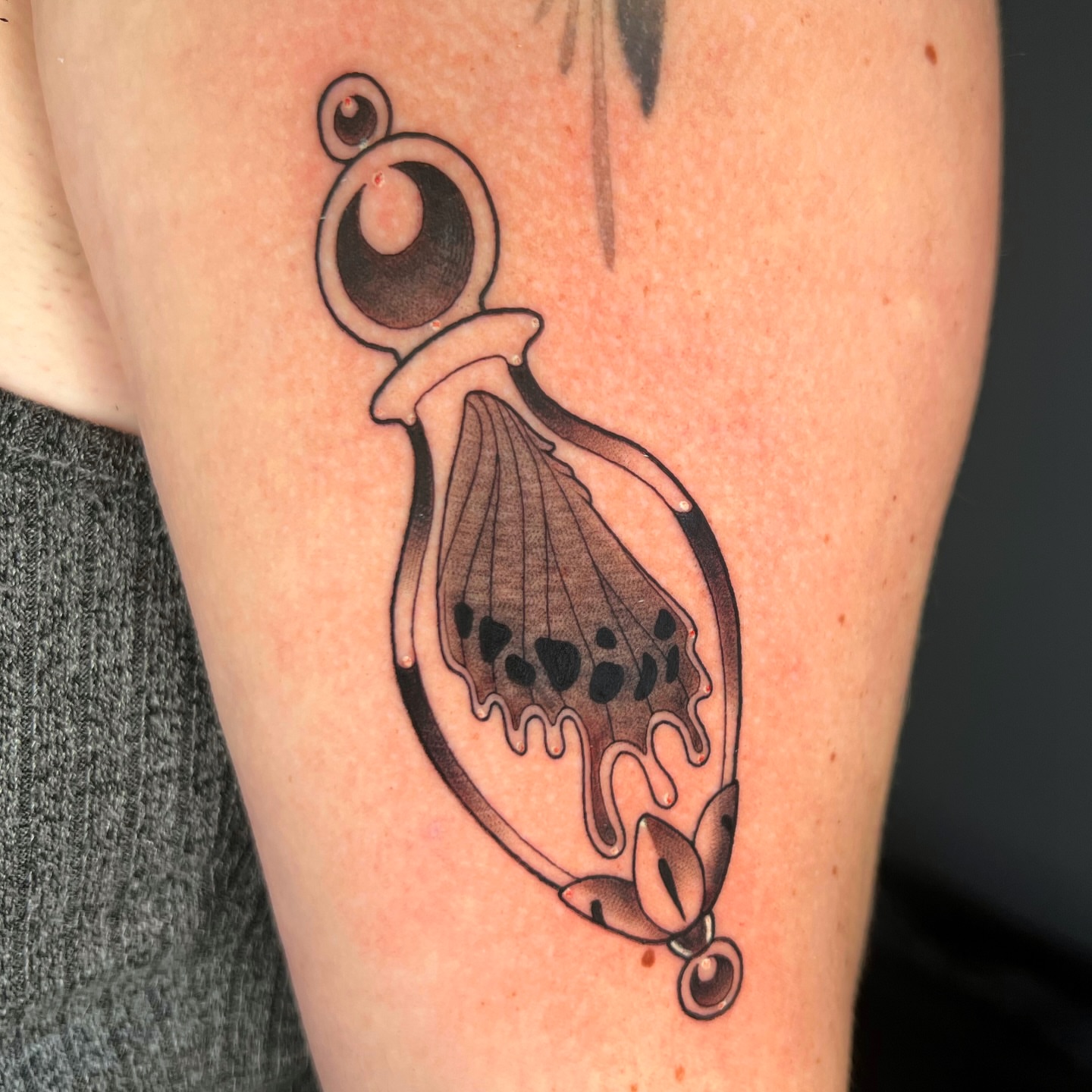 Tattoo by @zoeysageink — black_and_grey