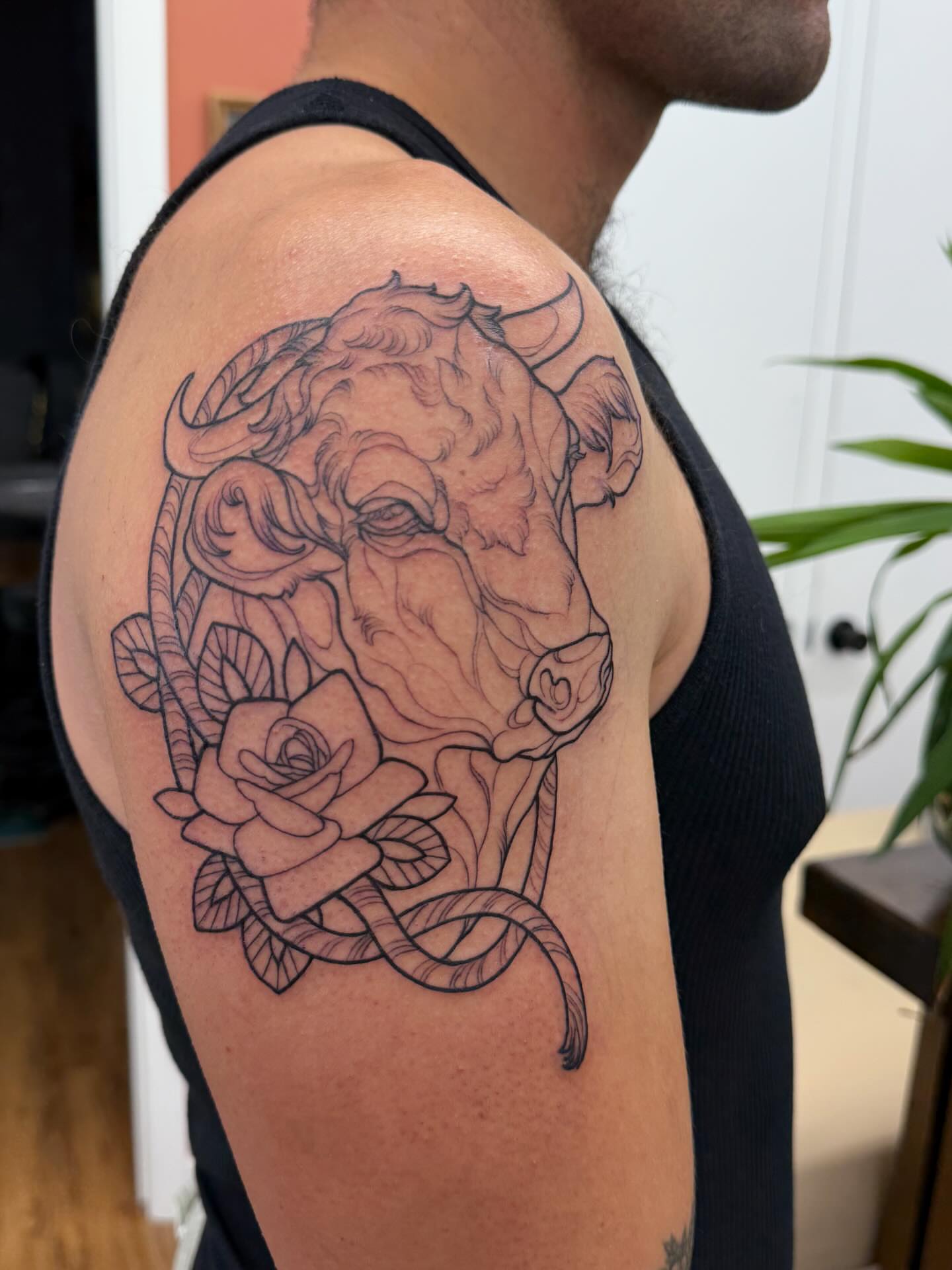 Bull and roses realism tattoo on the shoulder by β₯πΈππͺπ€π€π ππβπππβ₯