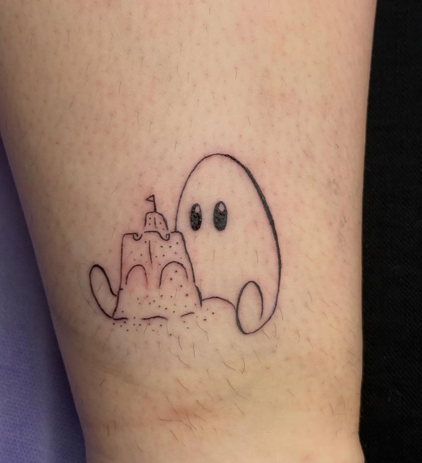 Tattoo by @millymillwood โ dotwork, minimalist