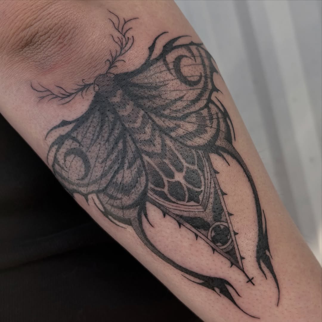 Tattoo by @katstattooth — blackwork, ornamental