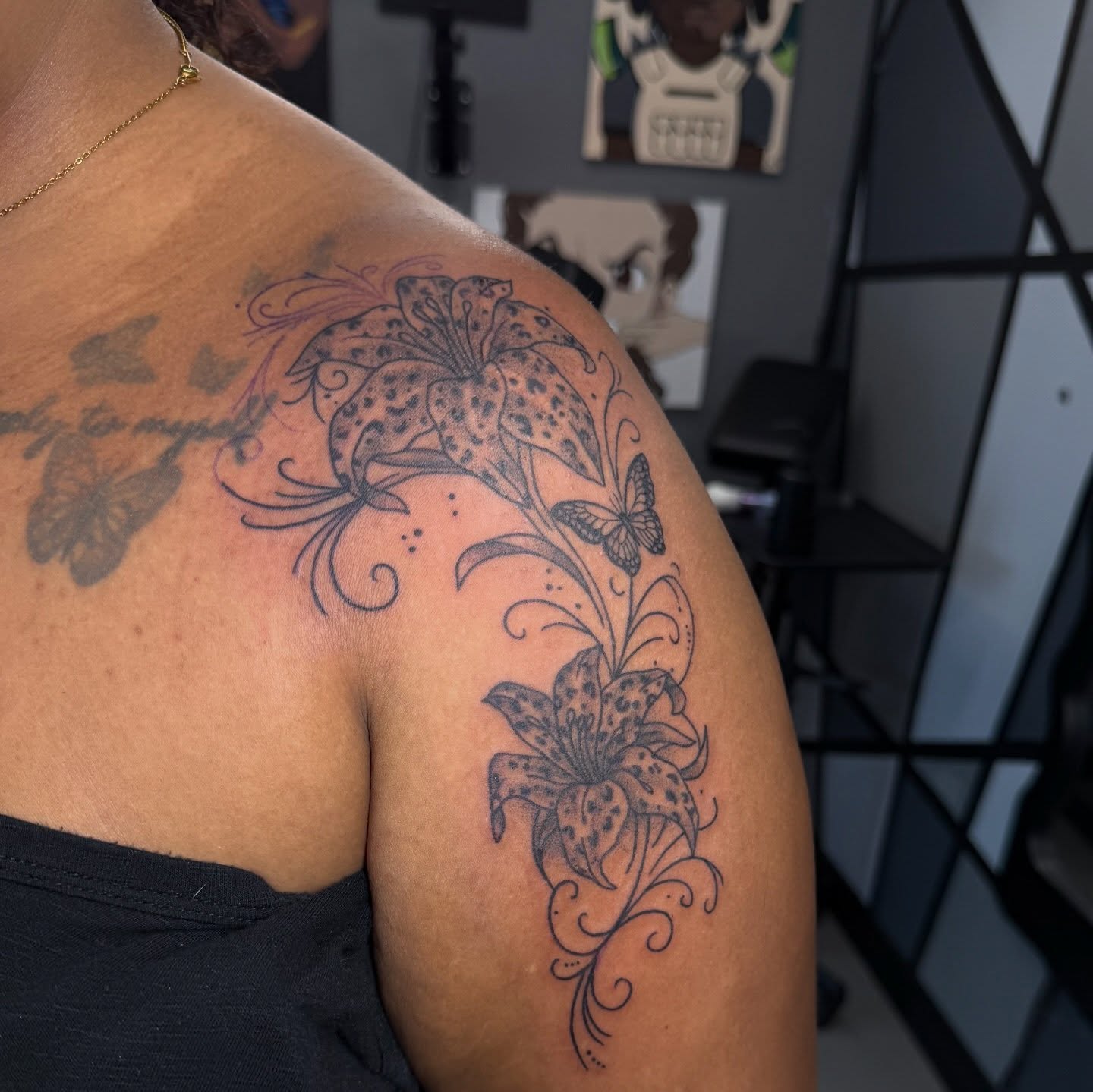 Tattoo by @unhurtt.tats — black_and_grey