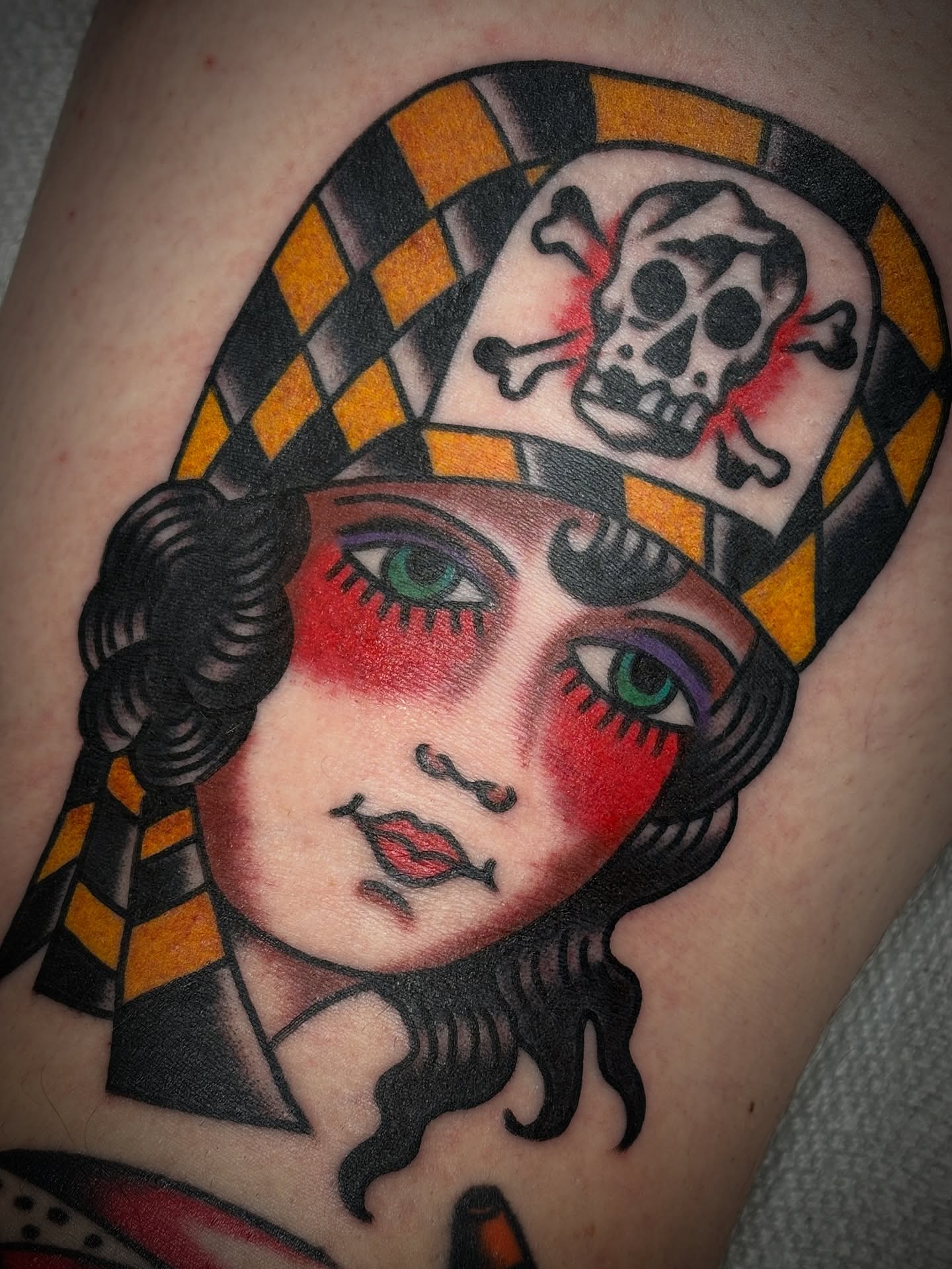 Woman with skull American traditional tattoo on the thigh by Carlos Gonzalez Tattoo, Dallas, Texas