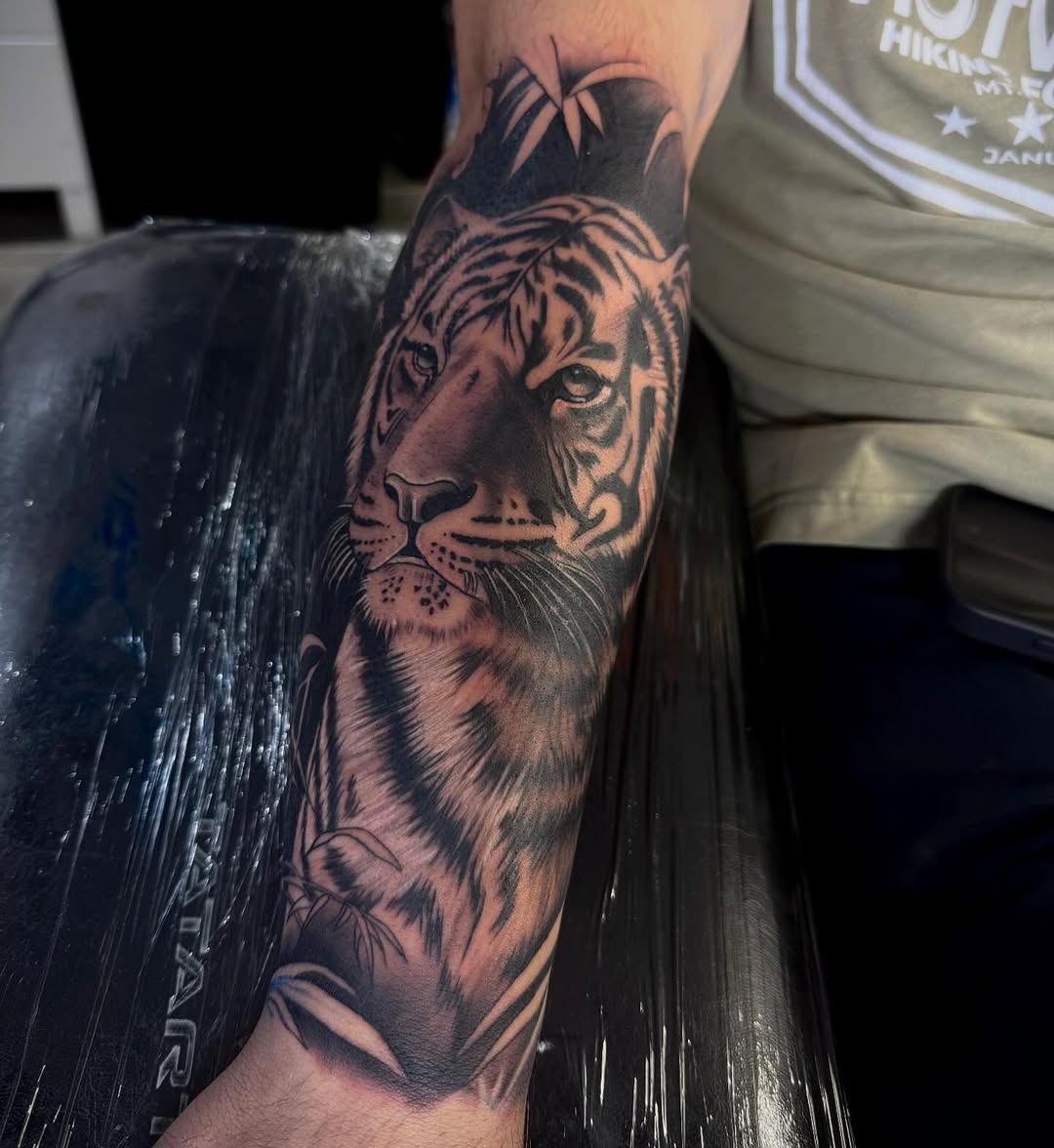 Tattoo by @lizzyinkslinga — realism, black_and_grey
