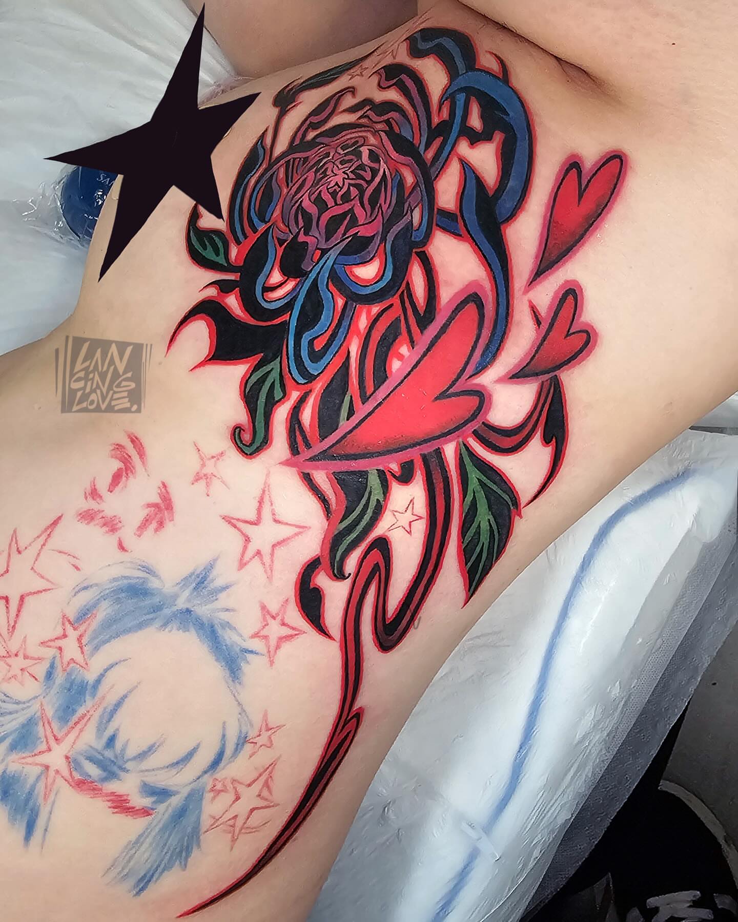 Floral design neo-traditional tattoo on the thigh by Lancinglove