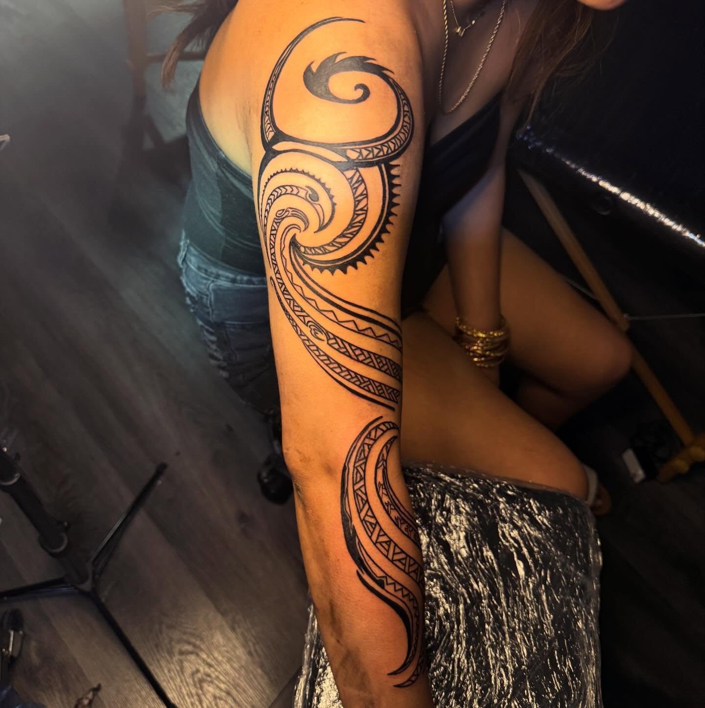 Tribal swirl tribal tattoo on the upper arm by Noir