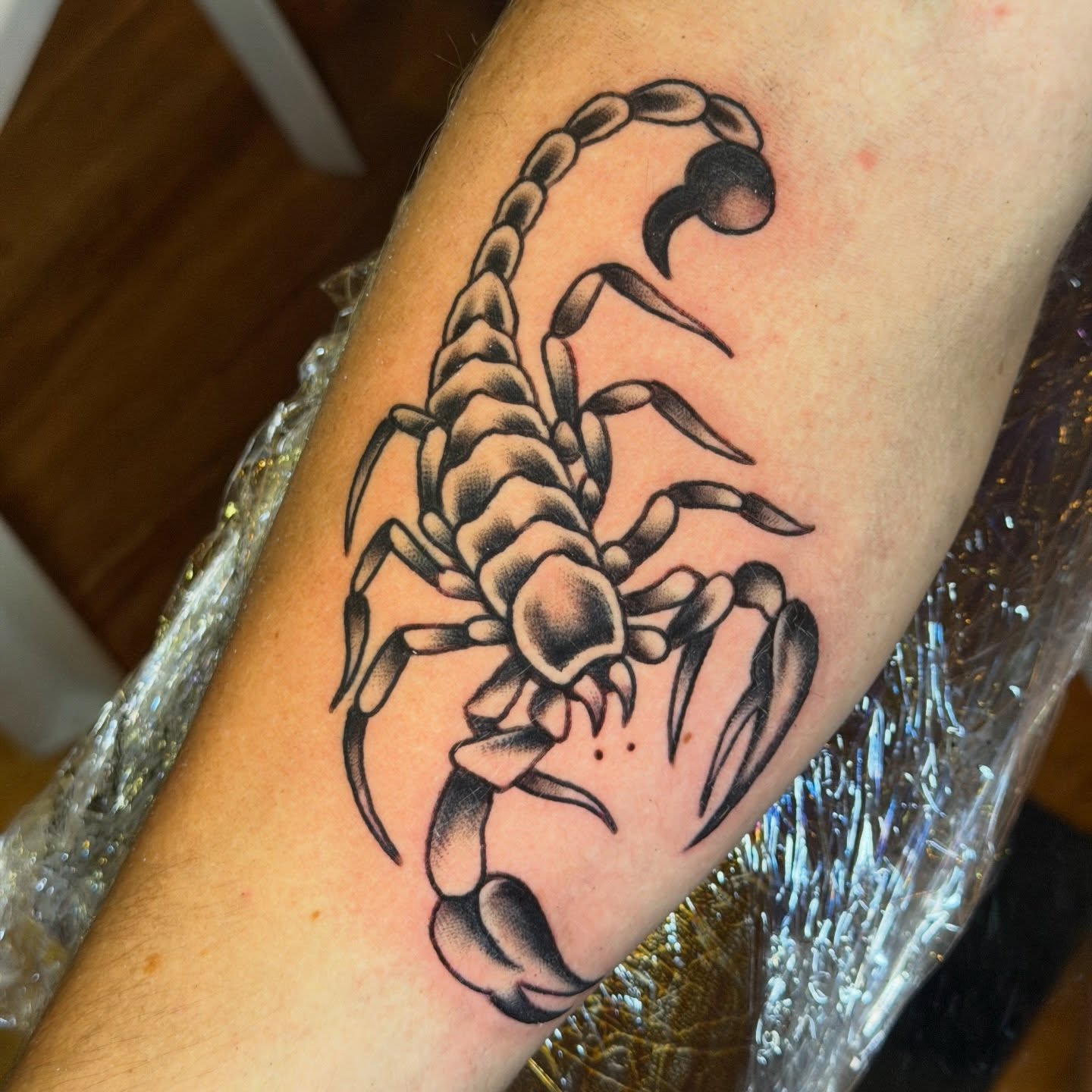 Scorpion black and grey tattoo on the forearm by ๐
๐ฆ๐๐ซ๐ ๐ ๐๐ข๐ฉ๐ฆ๐ ๐ฆ๐ ๐๐๐ฏ๐ฆ๐