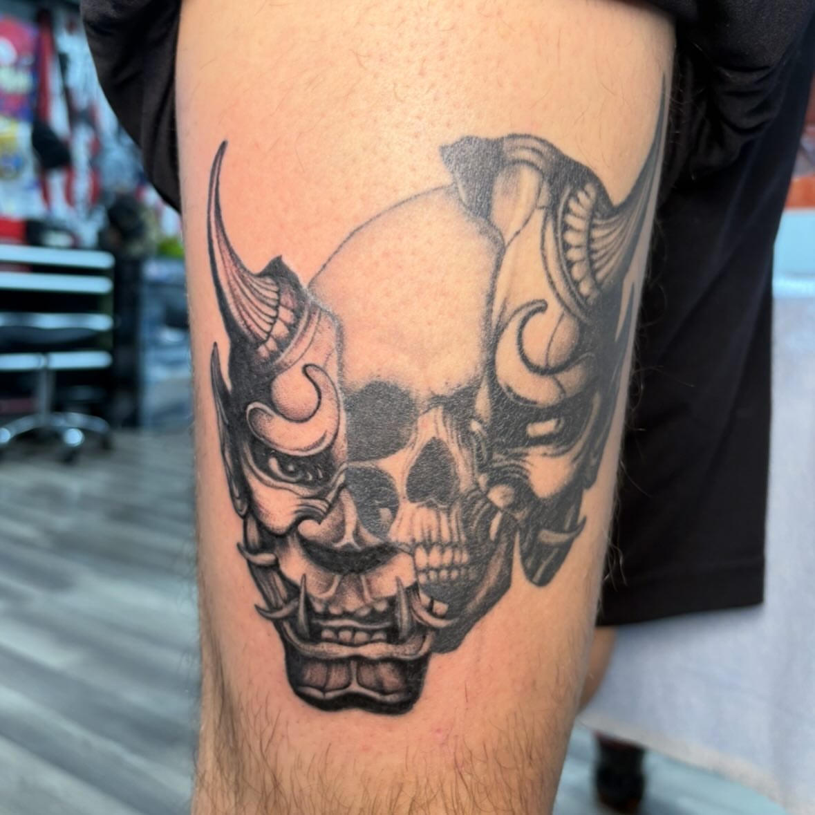 Skull realism tattoo on the thigh by ꩜ 𖦹