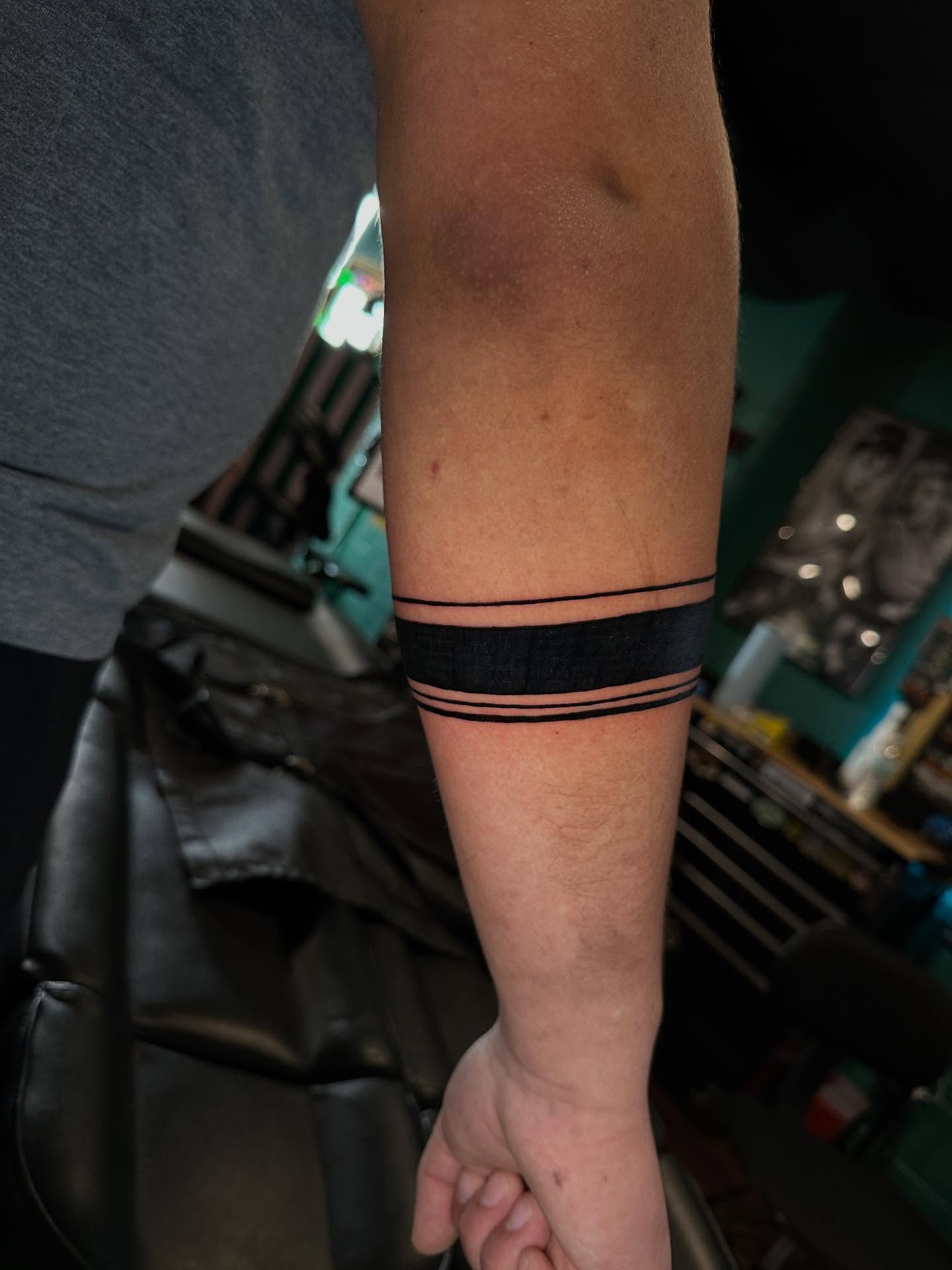 Stripes black and grey tattoo on the forearm by Mario Flores Tattoo