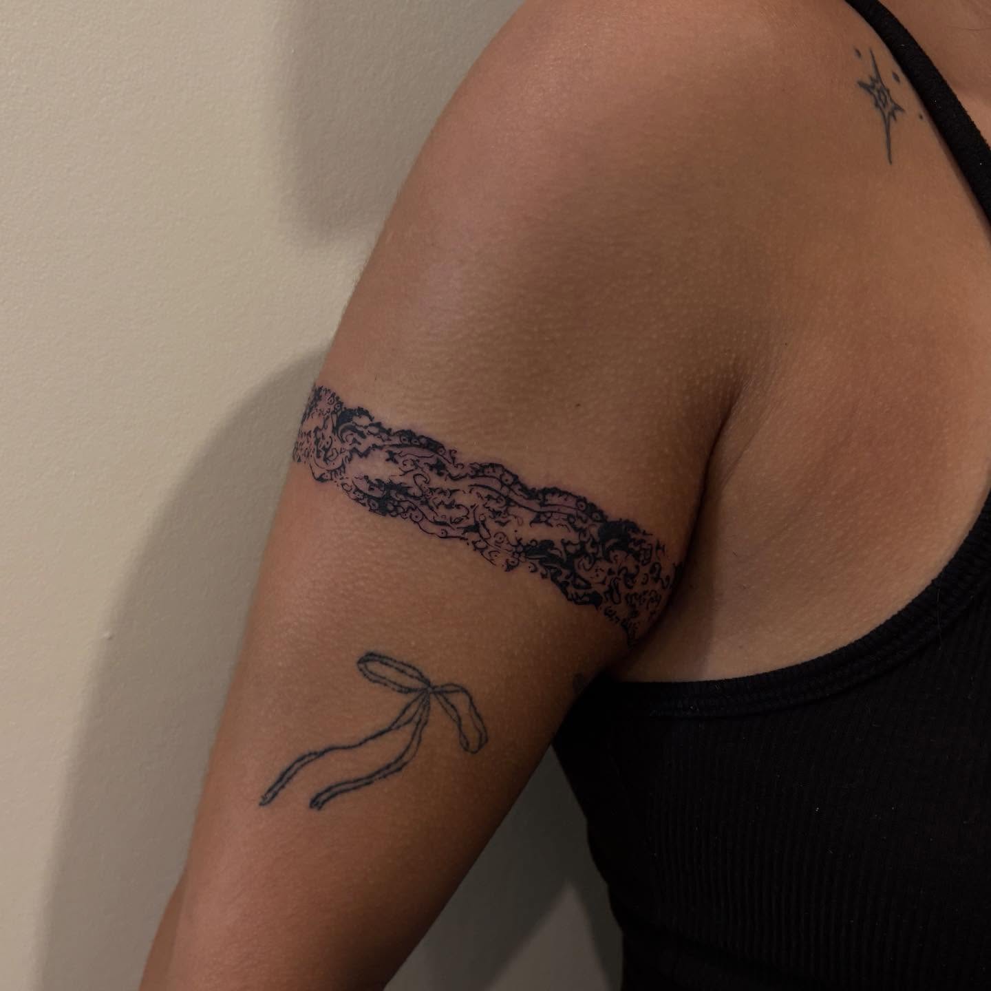 Tattoo by @erinhasagun β black_and_grey
