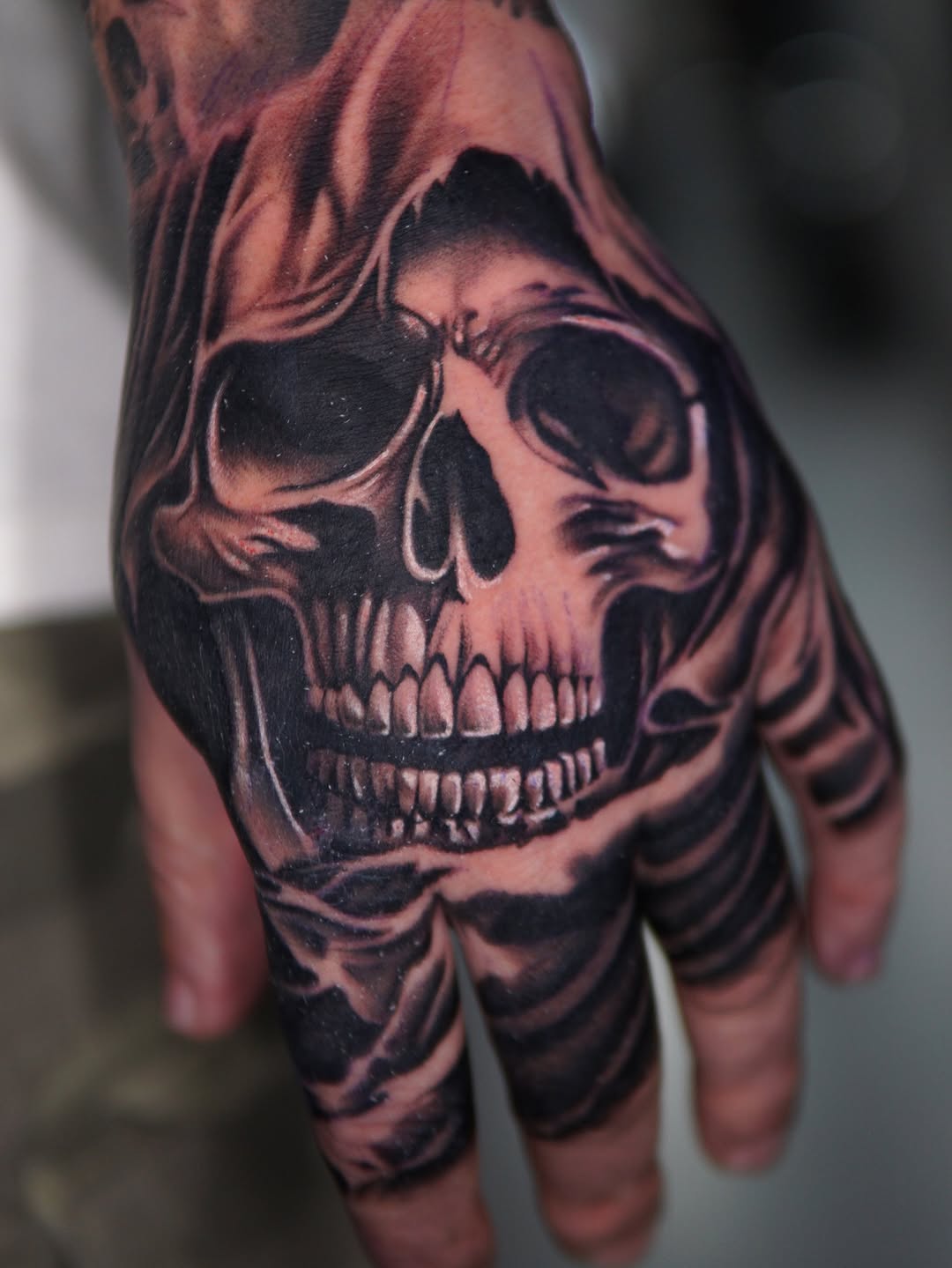 Skull realism tattoo on the hand by Atlanta Tattoo Artist, Atlanta, Georgia