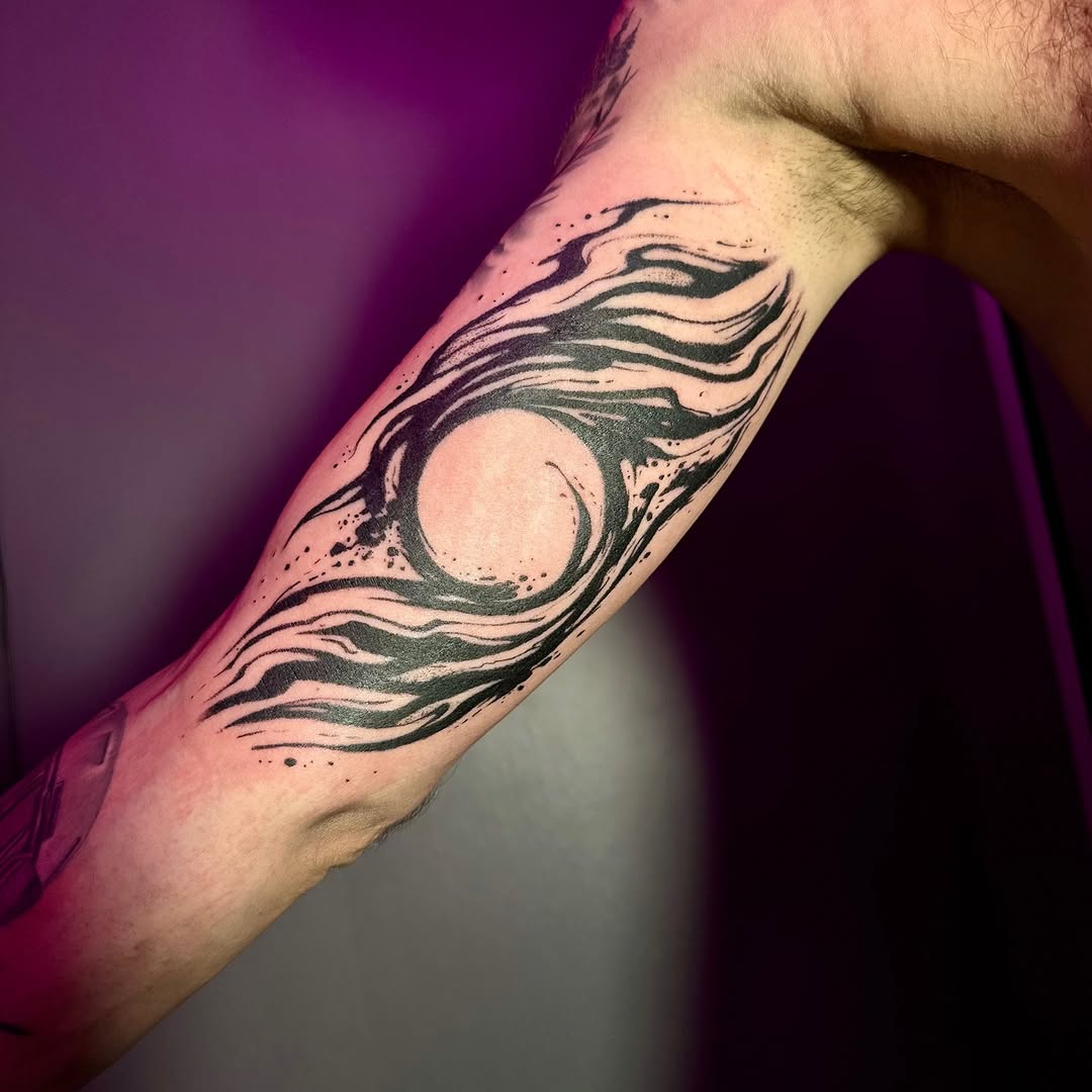 Tattoo by @mklvayne.tattoos — blackwork, abstract