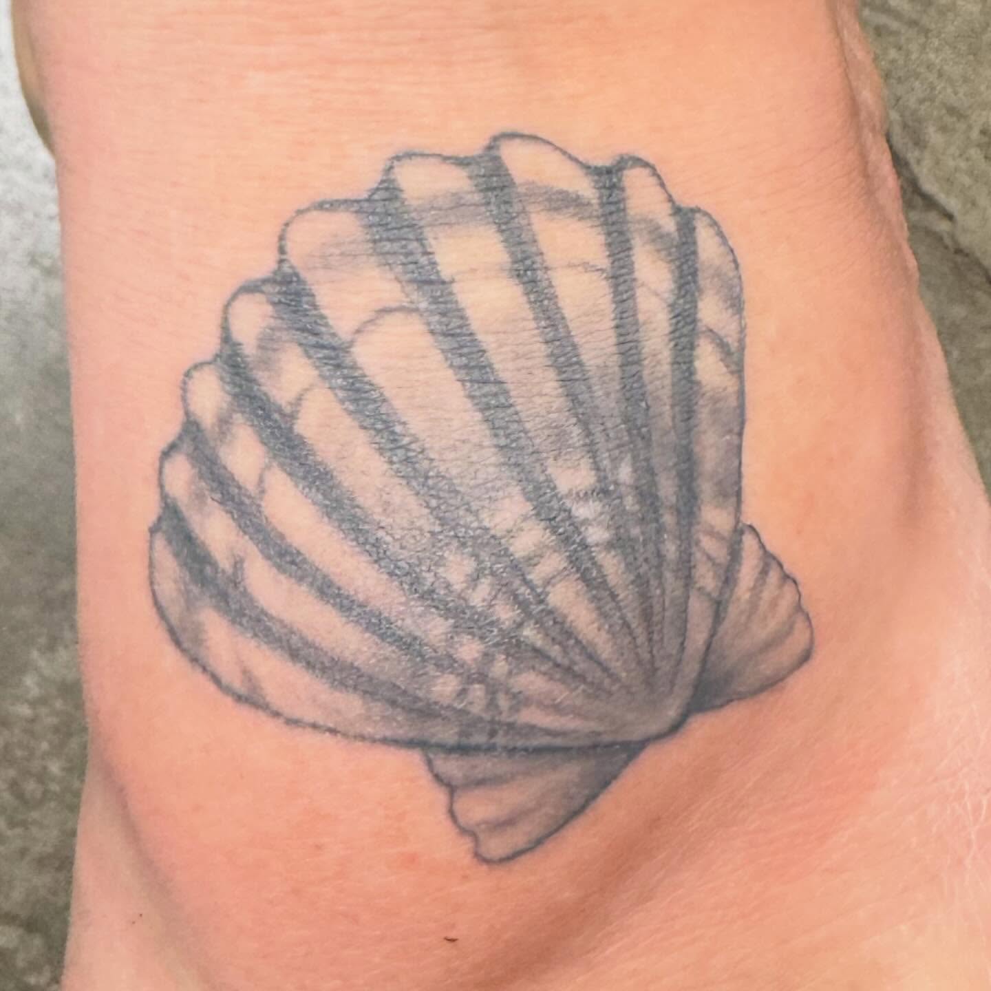 Tattoo by @bobbyjoeward — black_and_grey