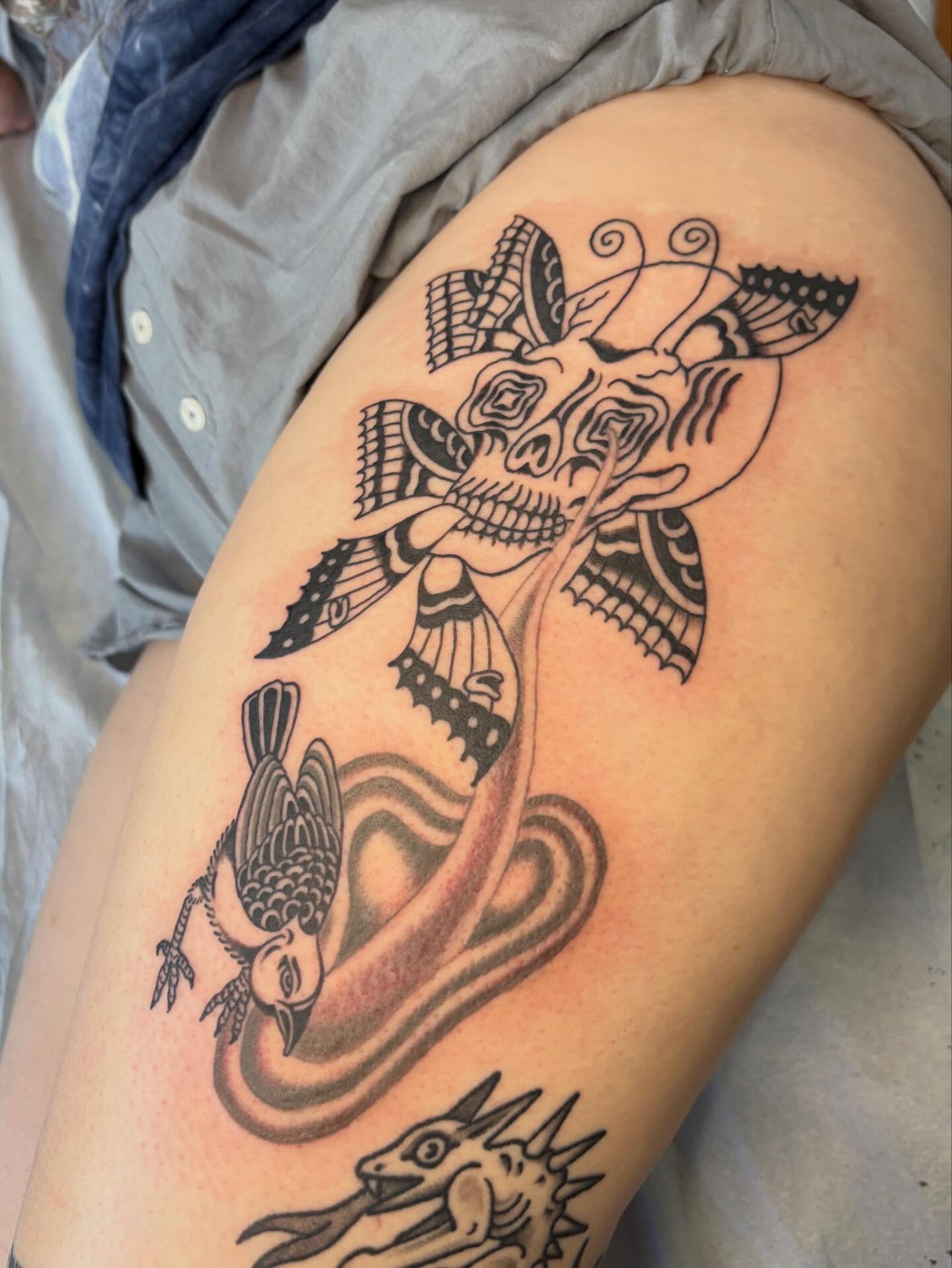 Goat and bird black and grey tattoo on the thigh by 𝓰𝓲𝓷𝓪 𝓼𝓮𝓻𝓹𝓮𝓷𝓽𝓲𝓷𝓪