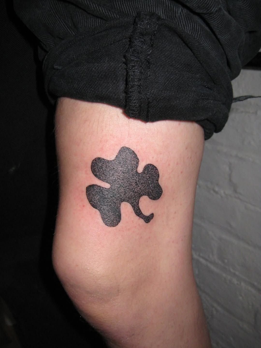 Tattoo by @whatisheavenlike — blackwork