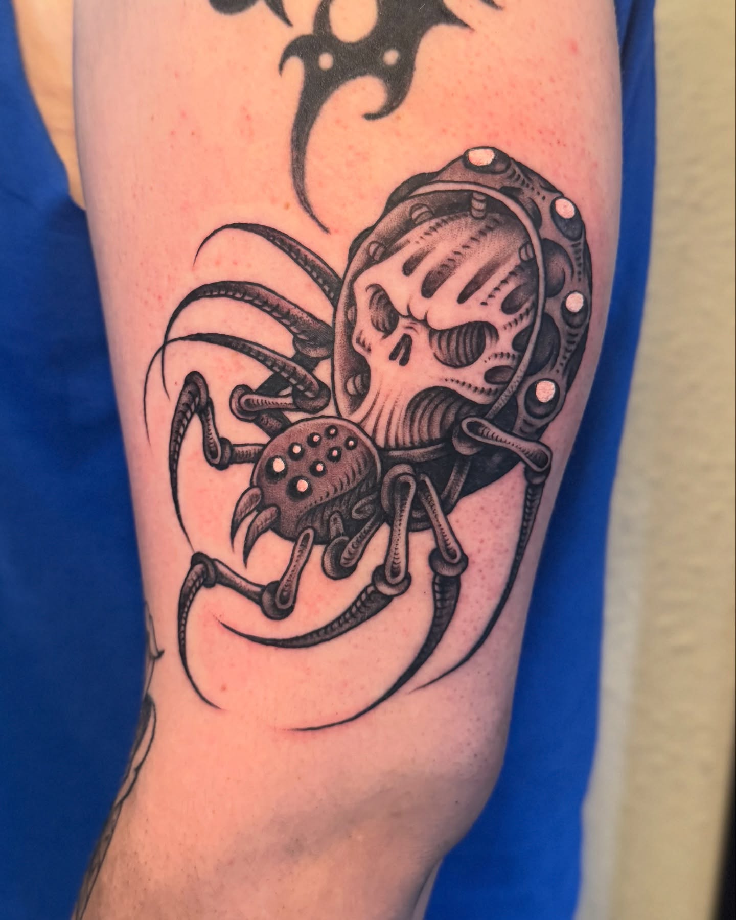 Tattoo by @lilcenzo — black_and_grey, geometric