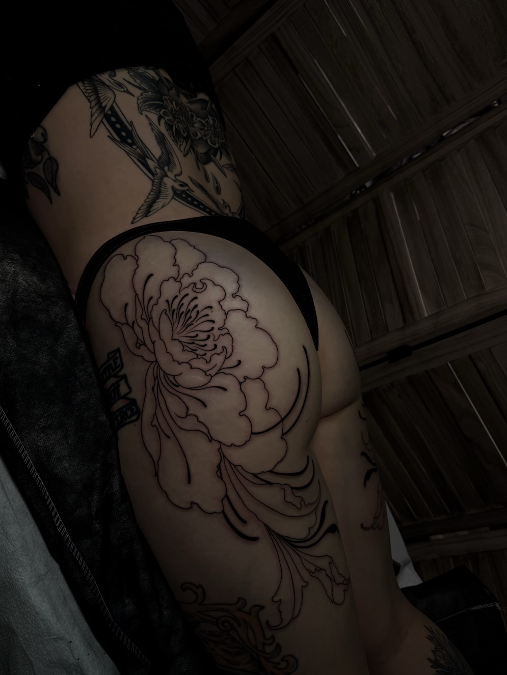 Peony black and grey tattoo on the thigh by Carrie