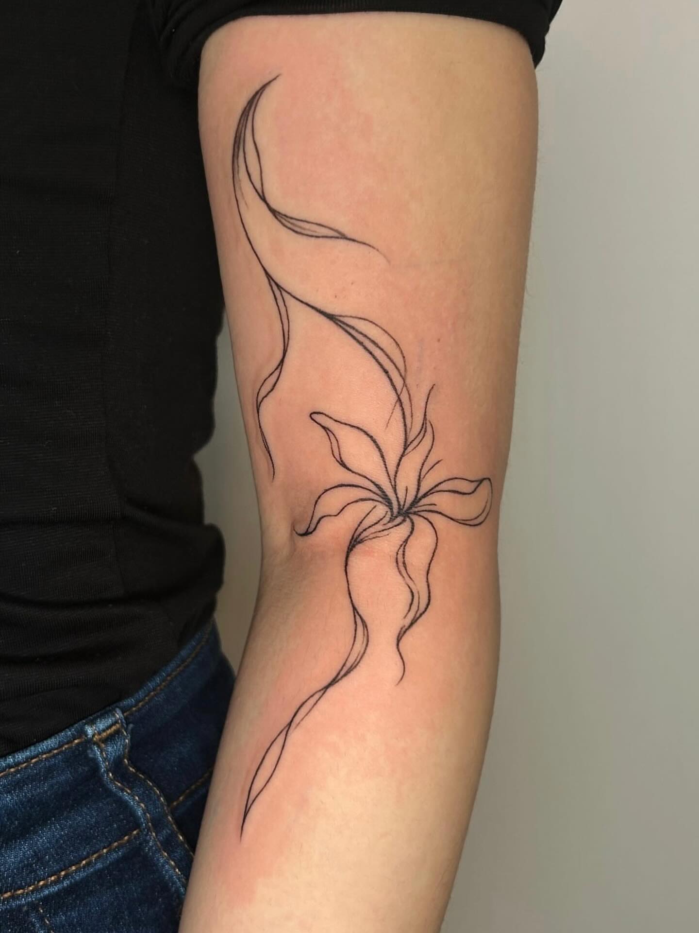 Tattoo by @fivi_lu — fine_line