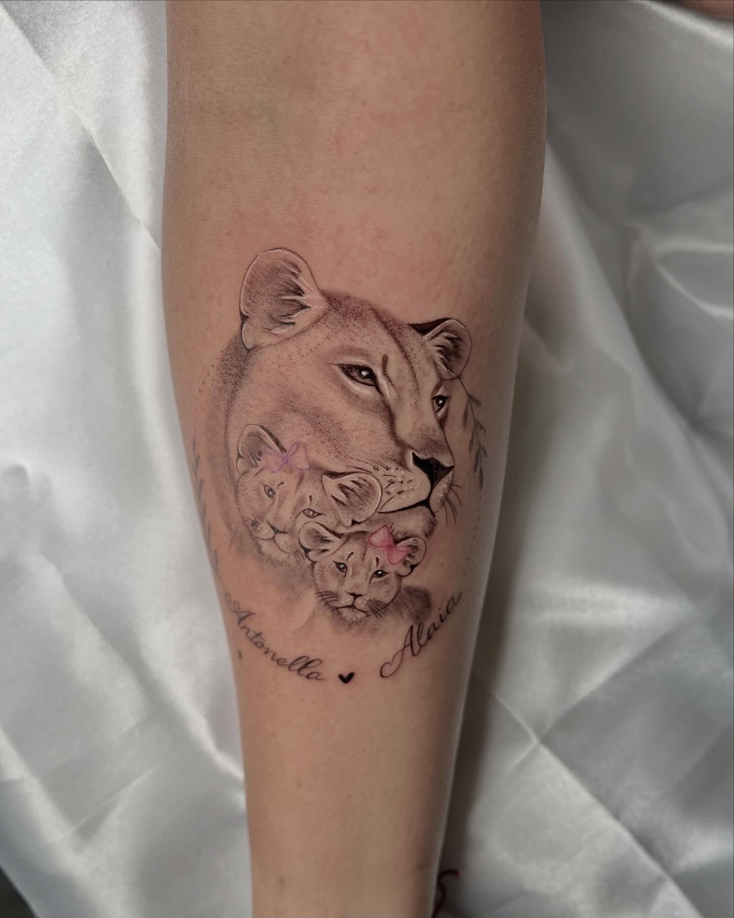 Tattoo by @yennyinktattoo β realism