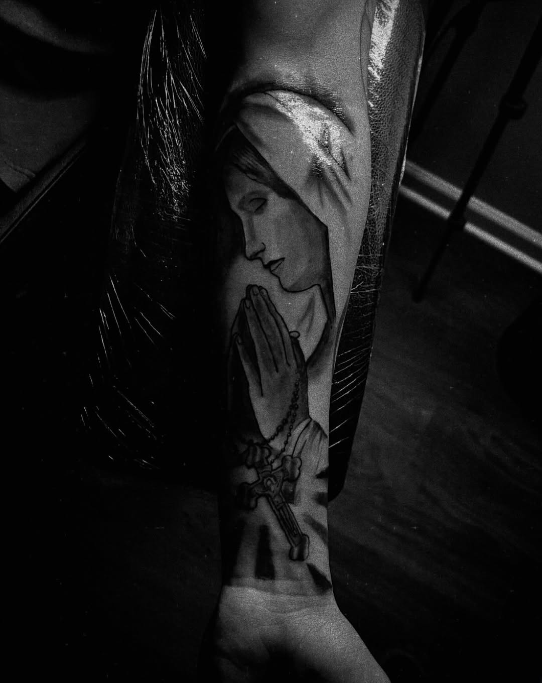 Praying virgin mary with rosary Chicano tattoo on the forearm by @tattsbyleek
