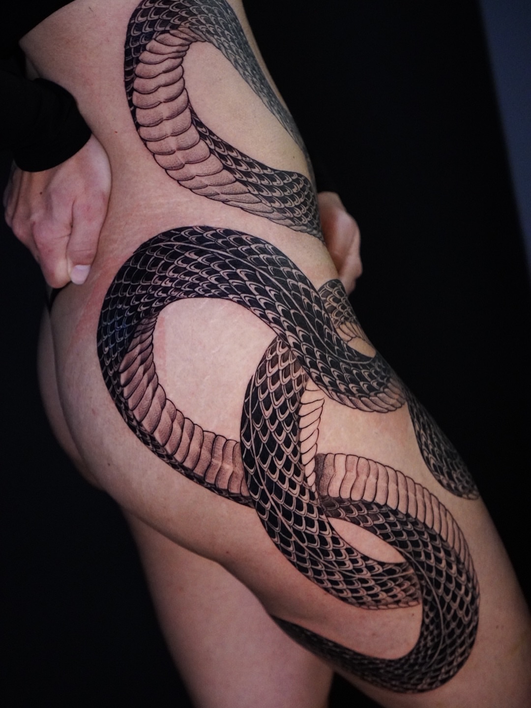 Snake black and grey tattoo on the thigh by 🌛 Lê Huỳnh🌜, Dallas, Texas