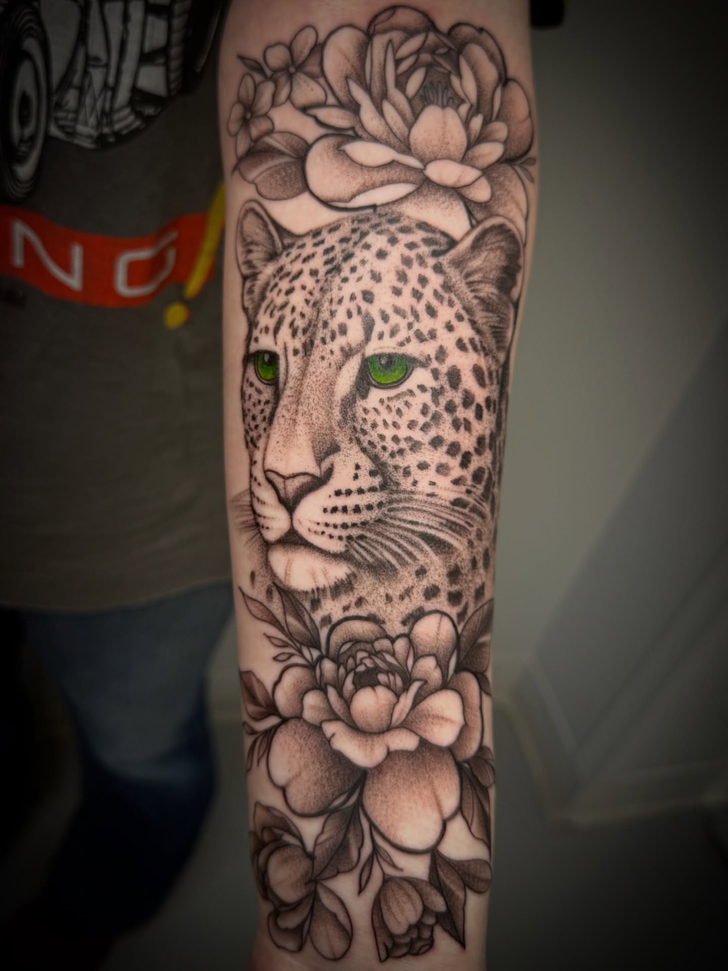 Tattoo by @llanotattooart — realism, dotwork
