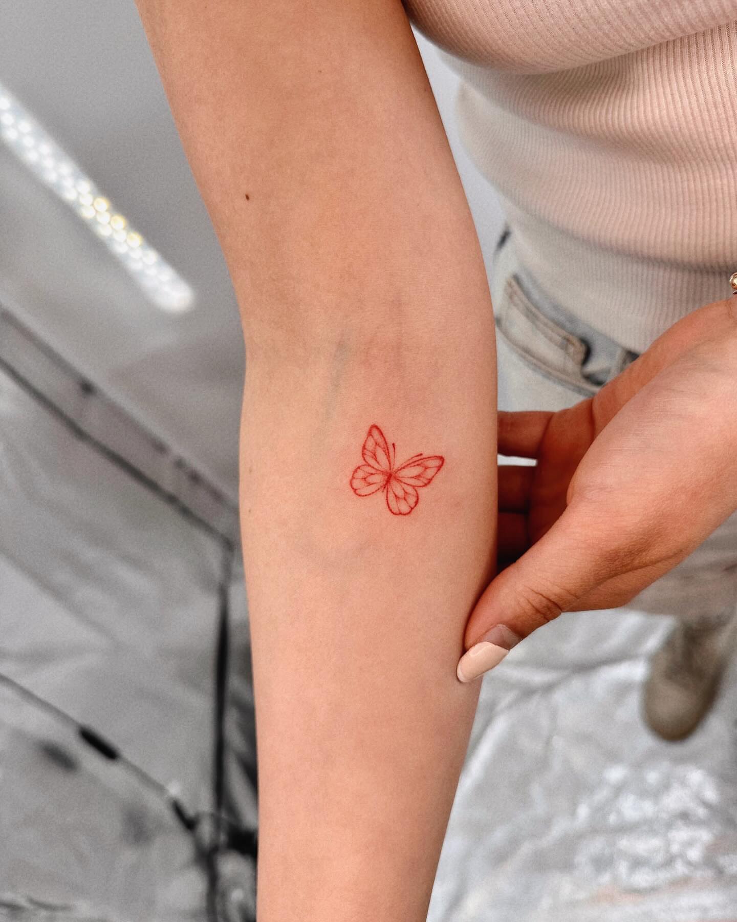 Tattoo by @elsietattoo — minimalist