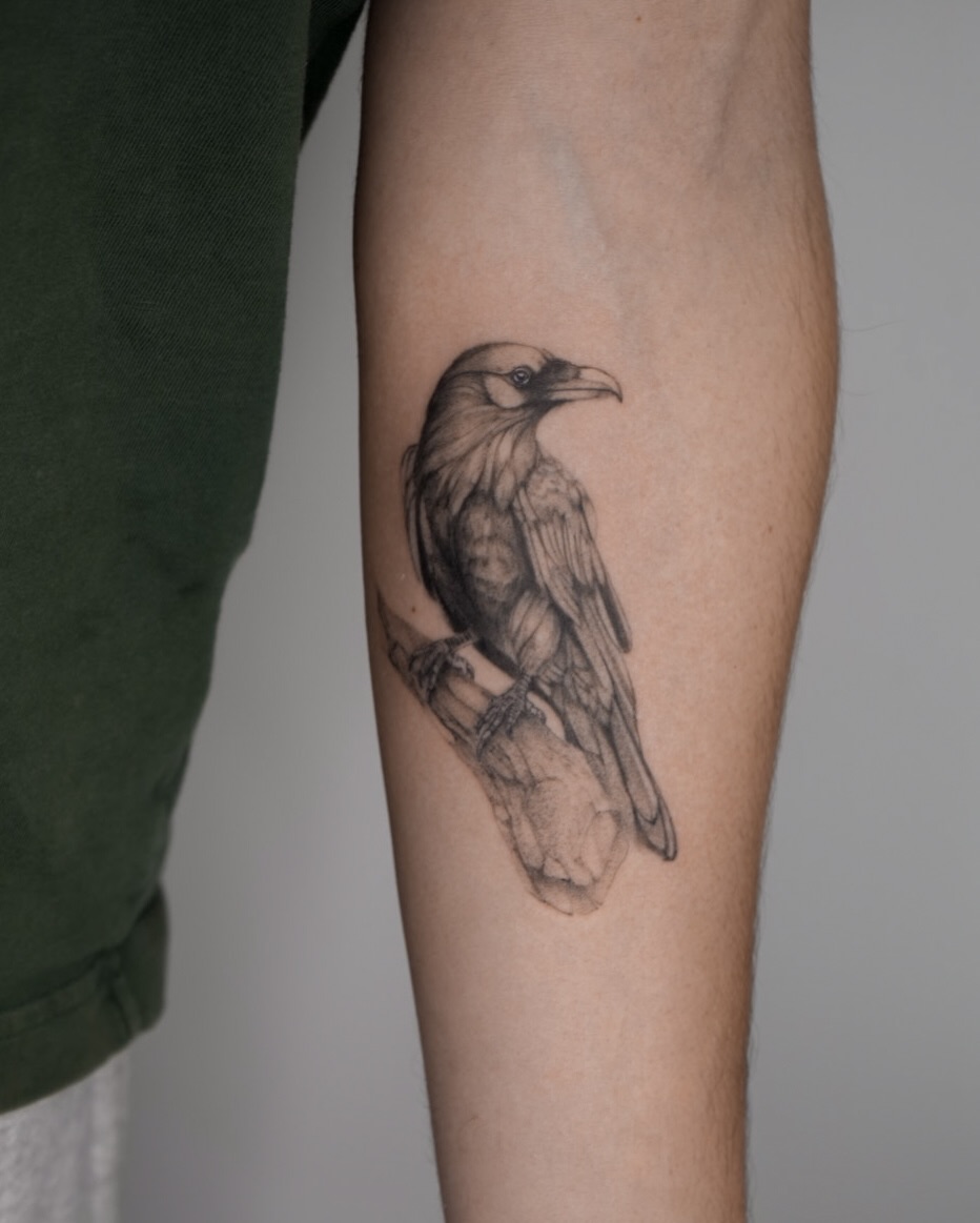 Crow realism tattoo on the forearm by Blackwork & microrealism tattoos
