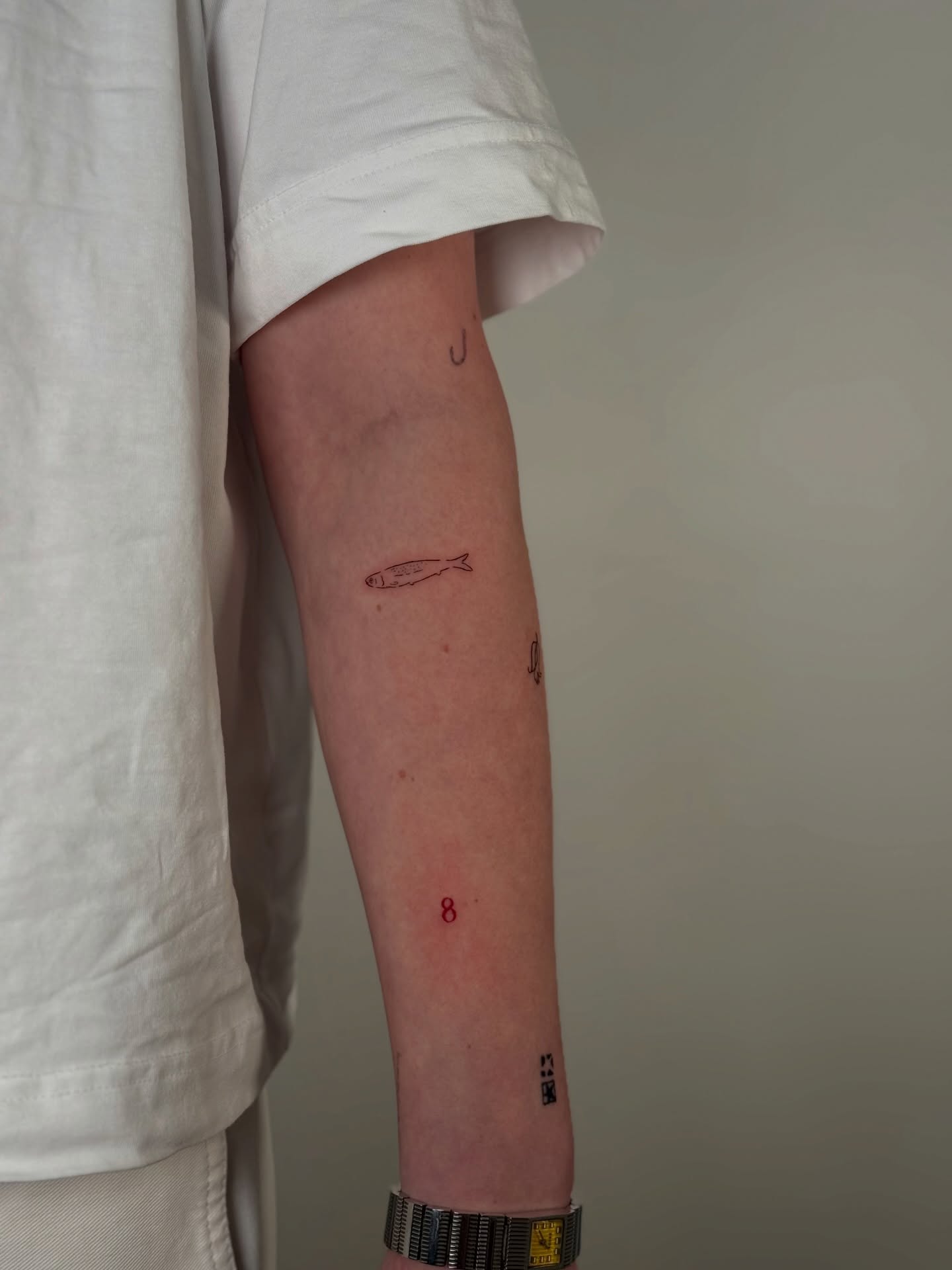 Fish minimalist tattoo on the forearm by Jules Ink ⋆ Fineline Tattoo