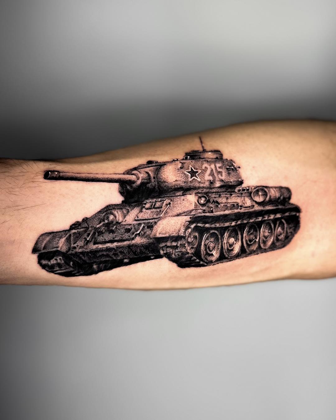 Tattoo by @lunatik_ttt — realism