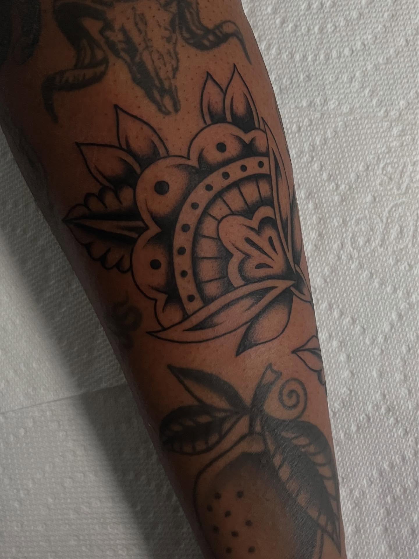 Tattoo by @ninarosatattoo — american_traditional