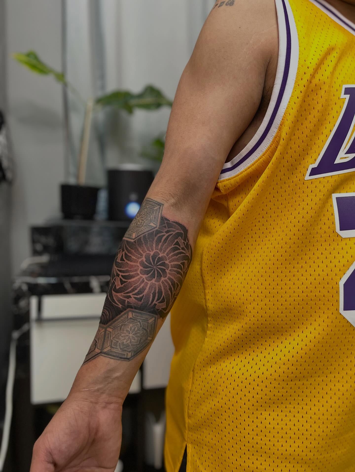 Tattoo by @russellefandialan — geometric