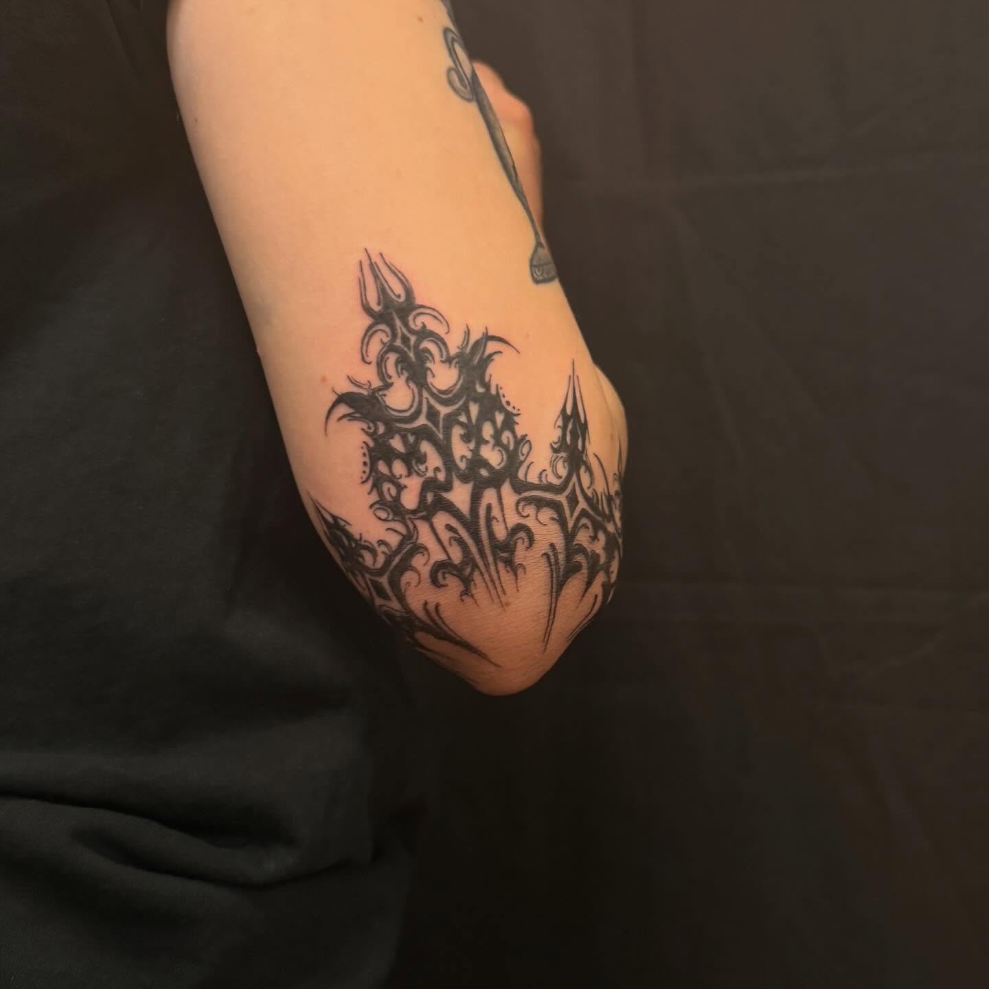 Abstract tribal design tribal tattoo on the forearm by cortez
