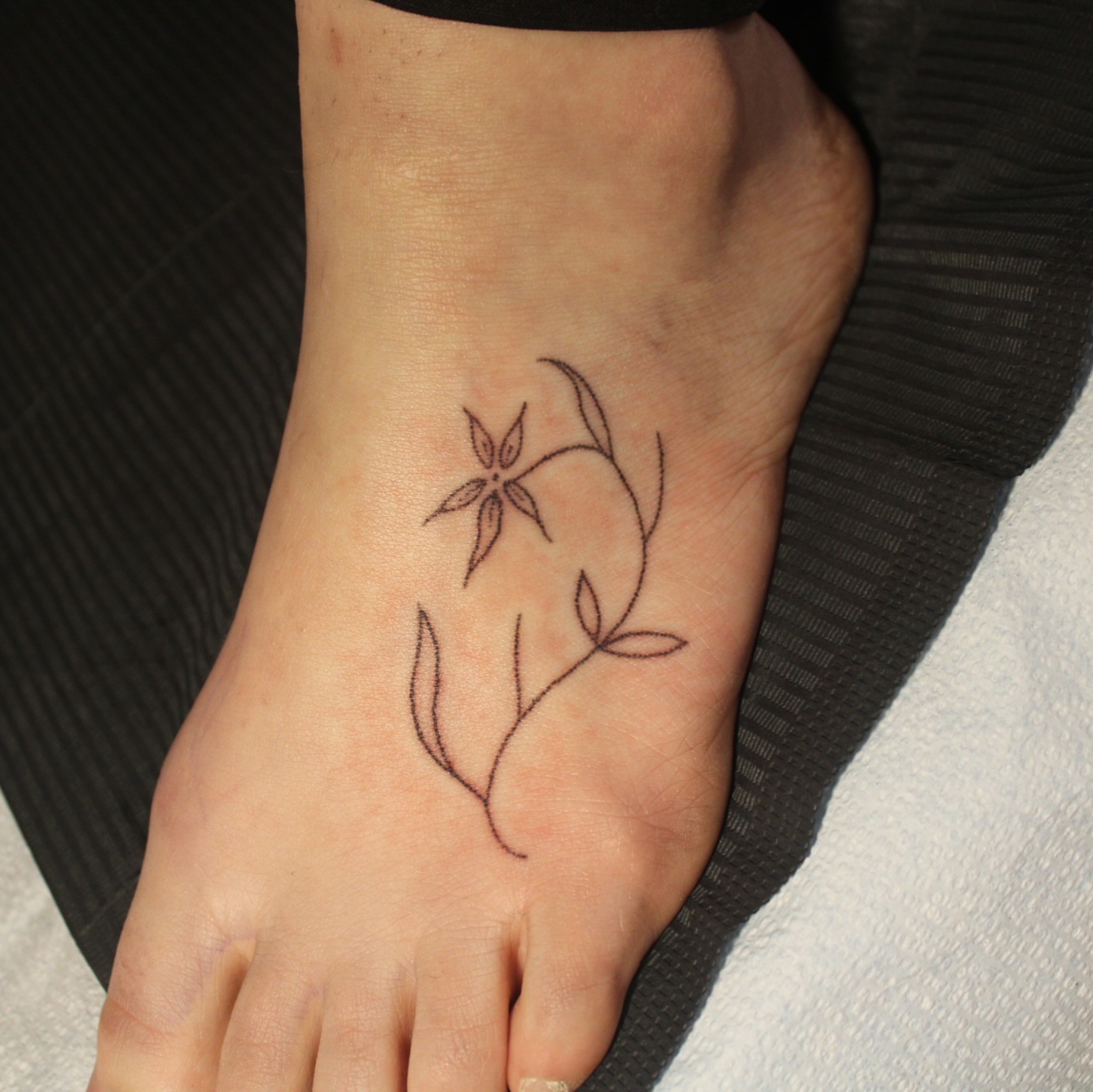 Tattoo by @roepoke — minimalist
