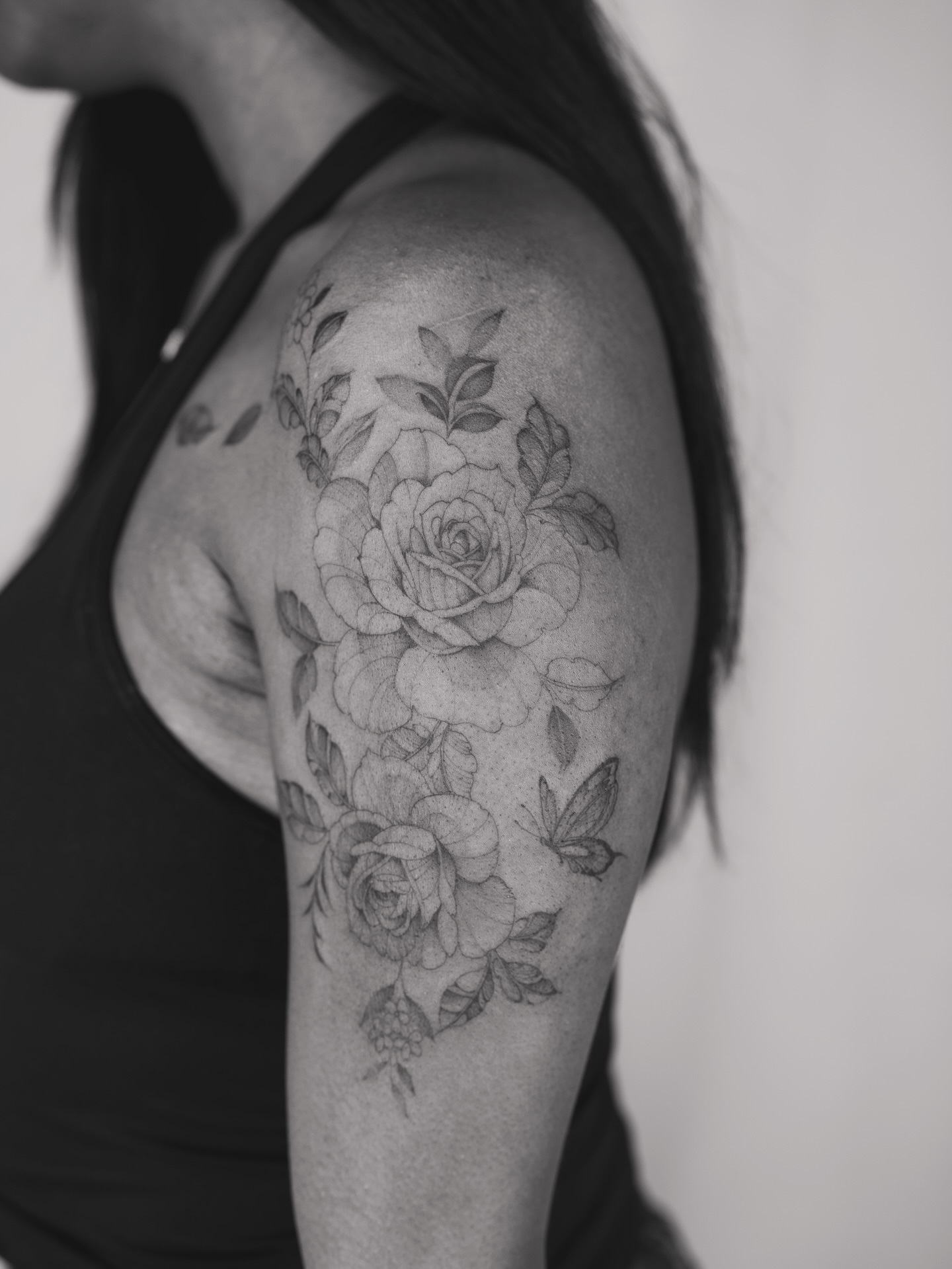 Floral bouquet black and grey tattoo on the shoulder by Leo Gao