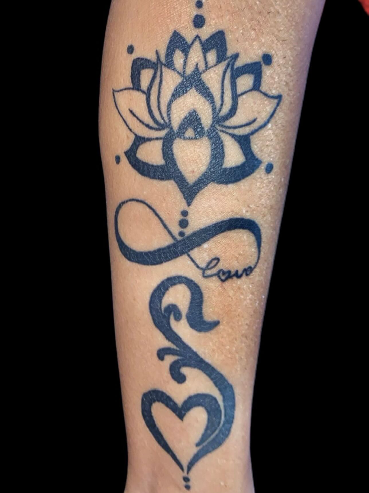 Lotus flower dotwork tattoo on the forearm by 𝒯𝒶𝓉𝓈𝑜𝓊𝓁 𝒷𝓎 C𝓁𝒶𝓊𝒹𝒾𝒶