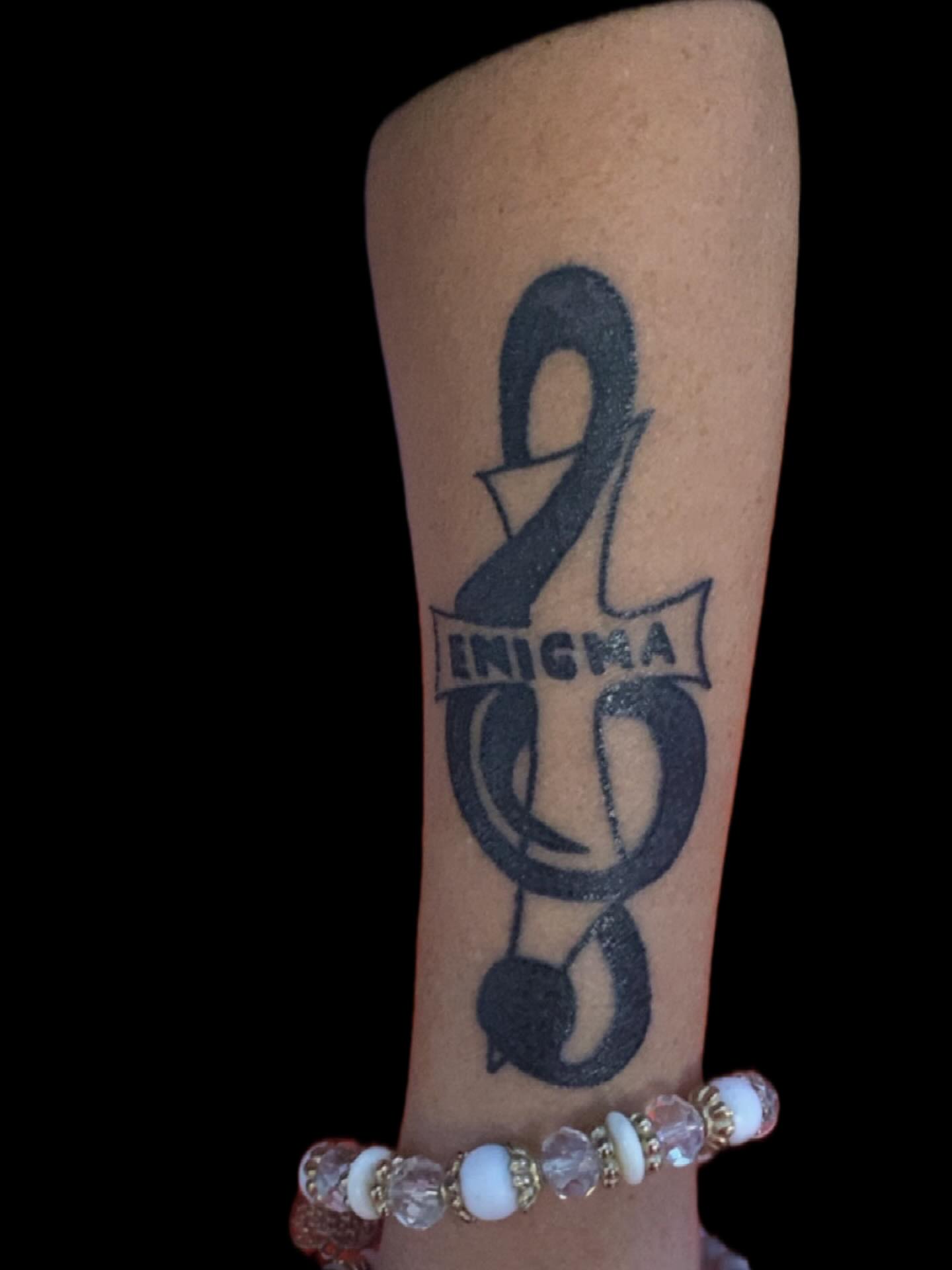 Treble clef black and grey tattoo on the forearm by 𝒯𝒶𝓉𝓈𝑜𝓊𝓁 𝒷𝓎 C𝓁𝒶𝓊𝒹𝒾𝒶