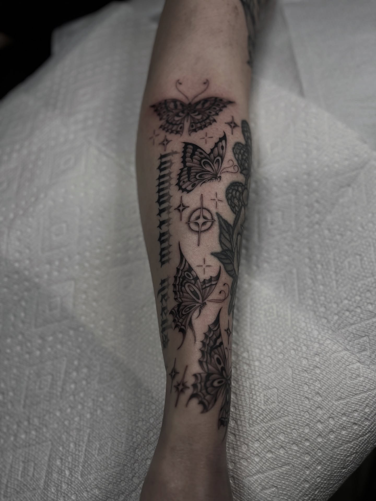 Tattoo by @dagger.eyes — black_and_grey, geometric