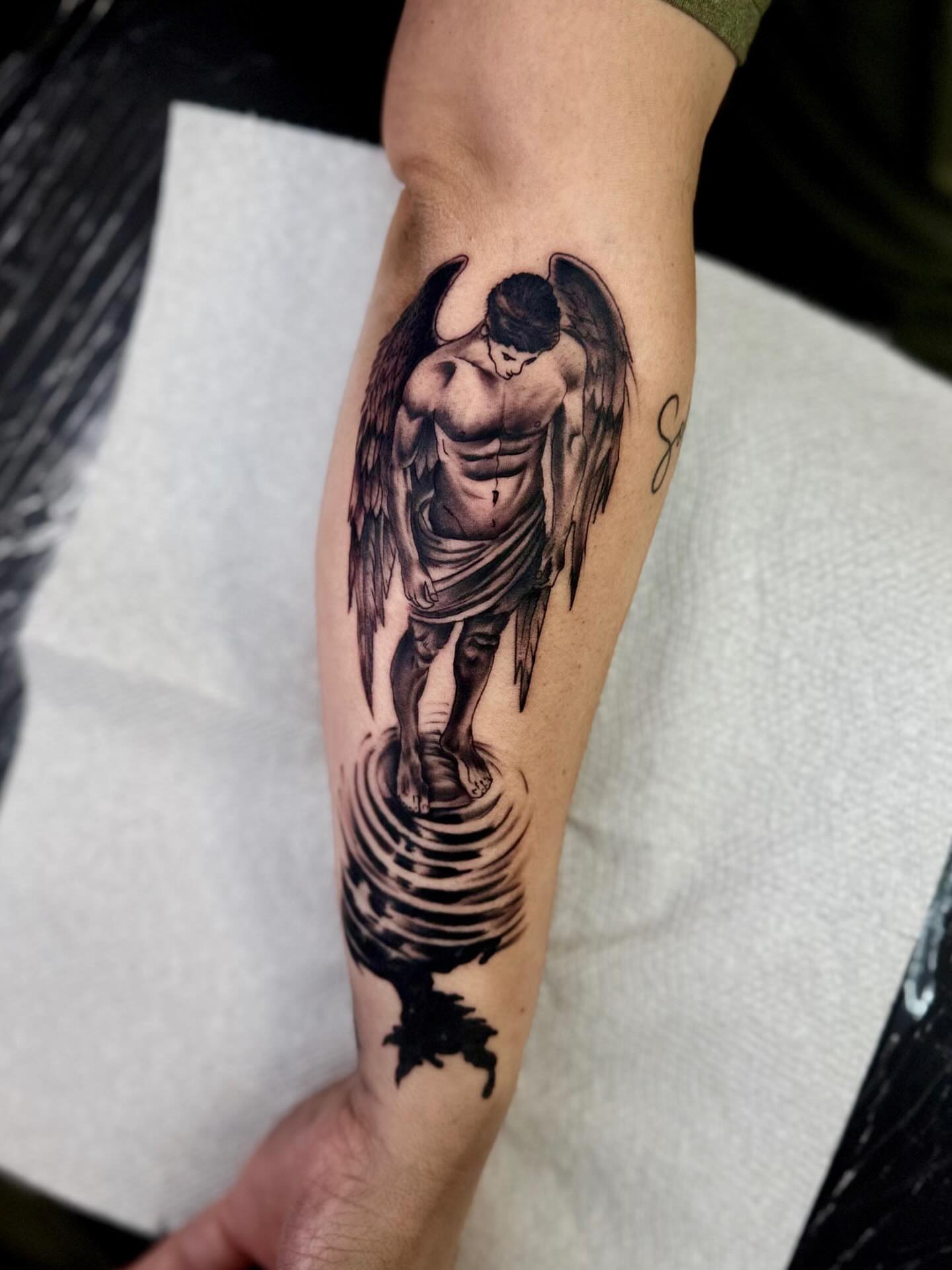 Tattoo by @el_enano_tatto — black_and_grey, realism