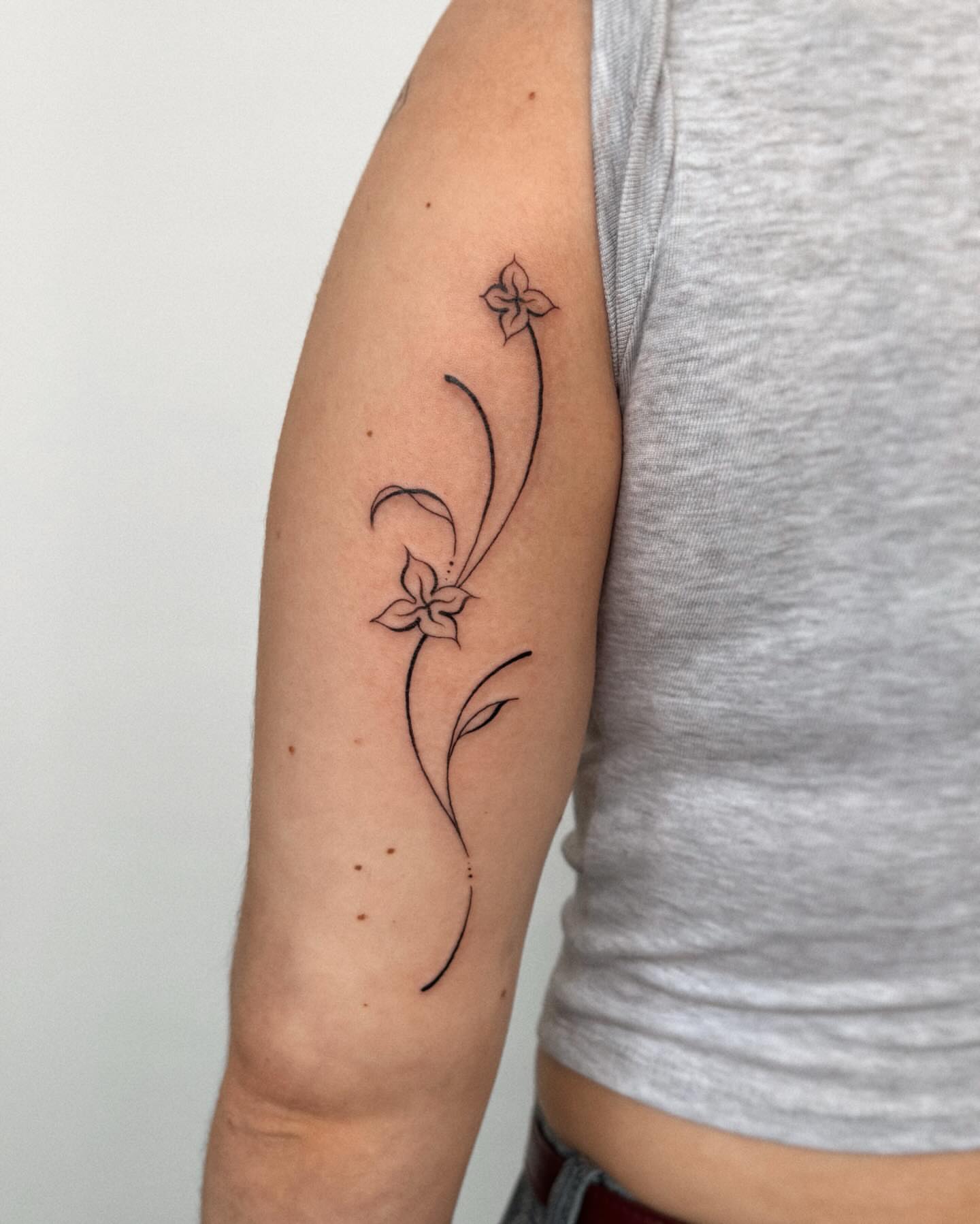 Tattoo by @rouupillon — fine_line