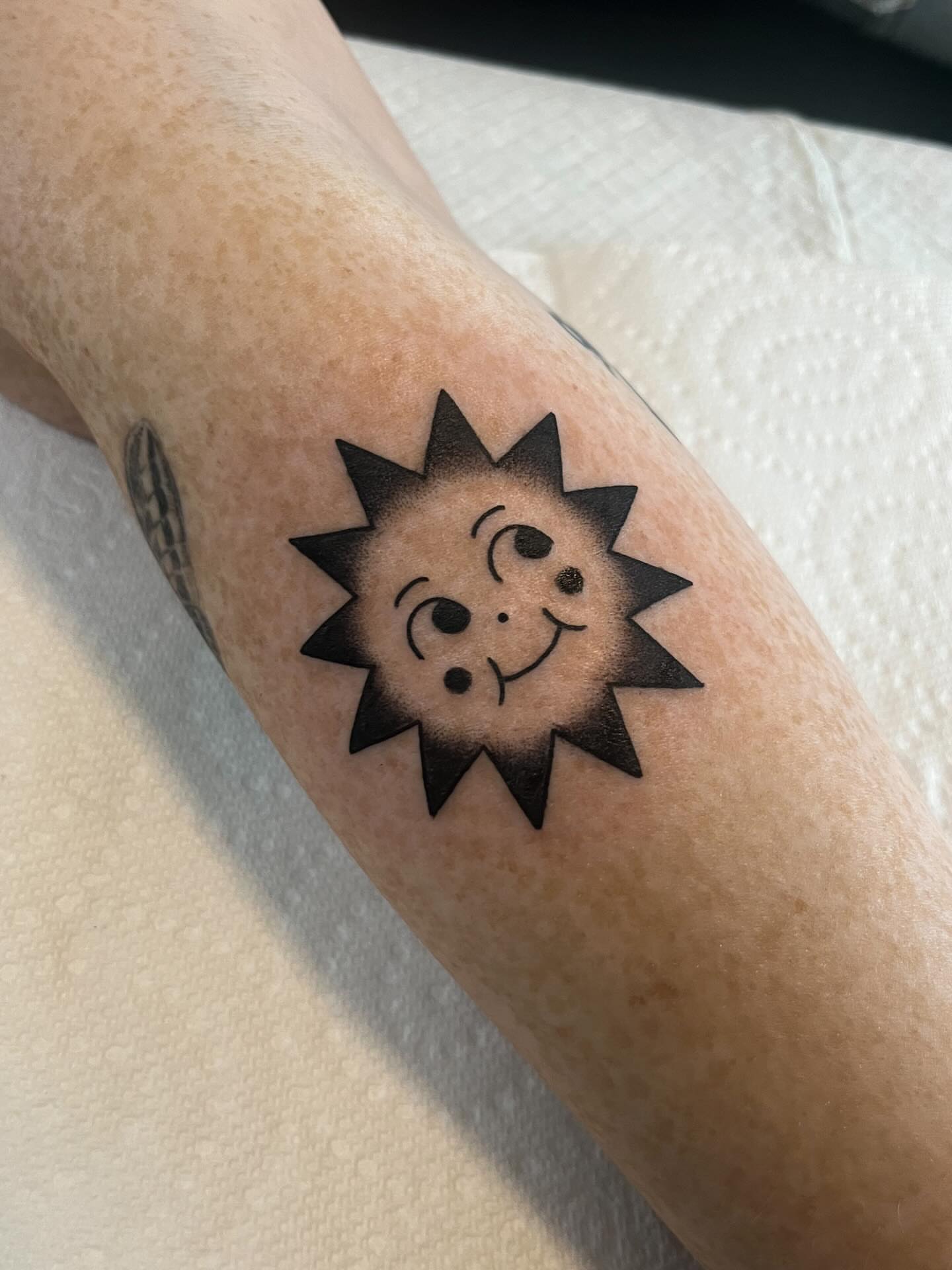 Tattoo by @ninarosatattoo — black_and_grey